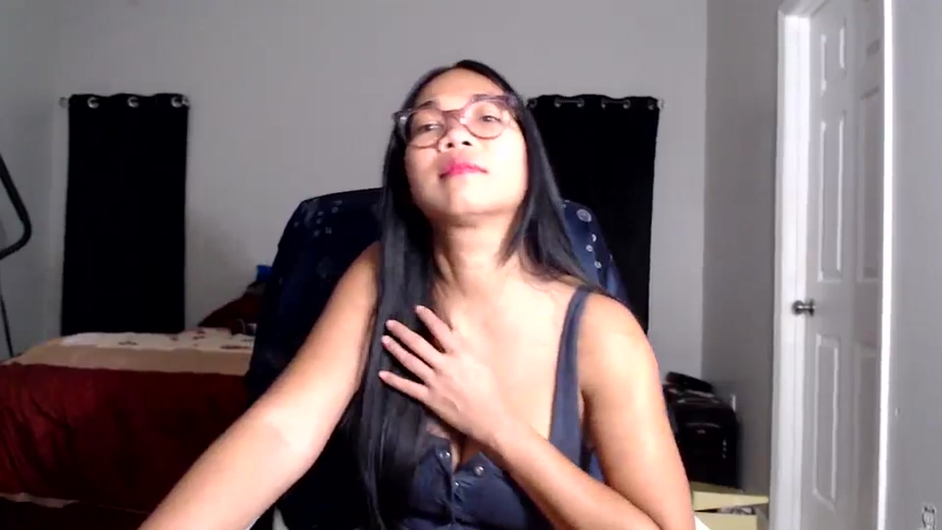 Gallery image thumbnail from Littlekai2025's myfreecams stream on, 10/06/2025, 24:01 image 13 of 20
