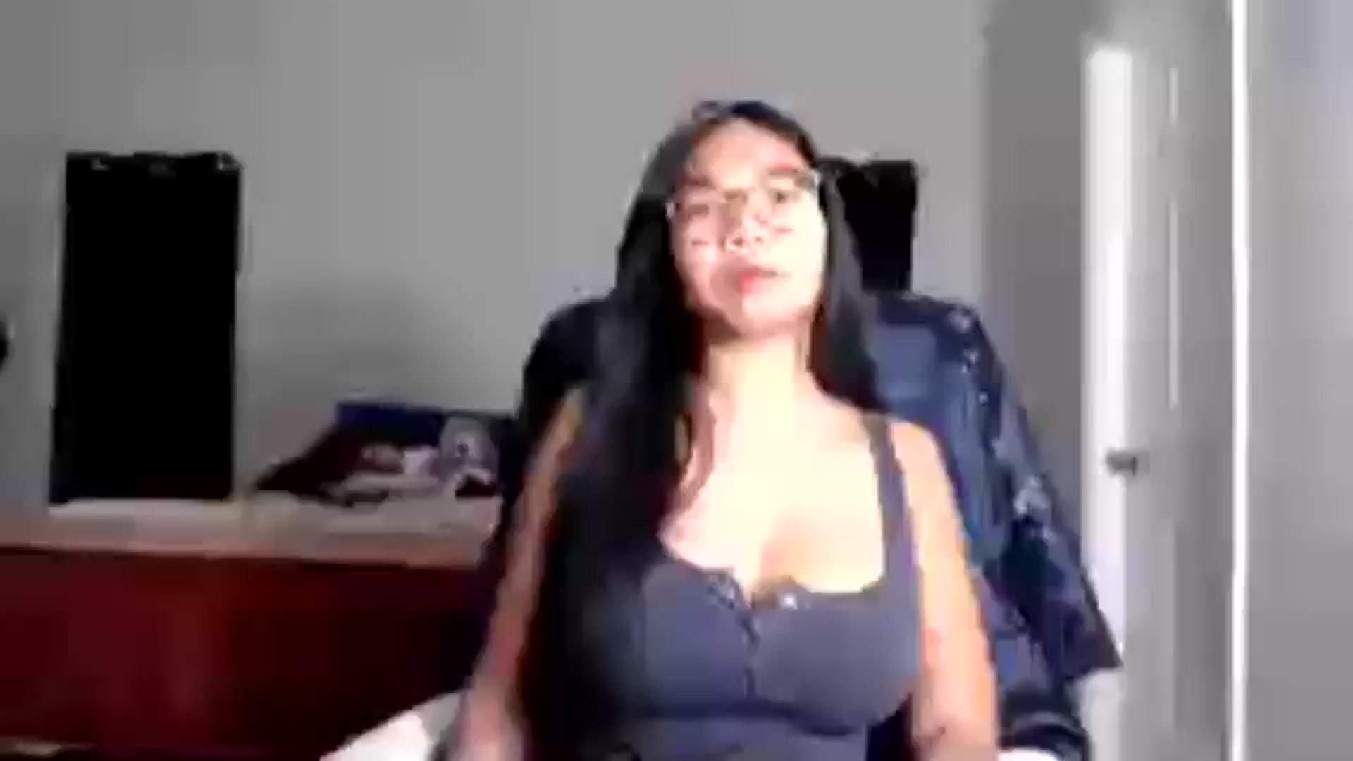 Gallery image thumbnail from Littlekai2025's myfreecams stream on, 10/06/2025, 24:01 image 6 of 20