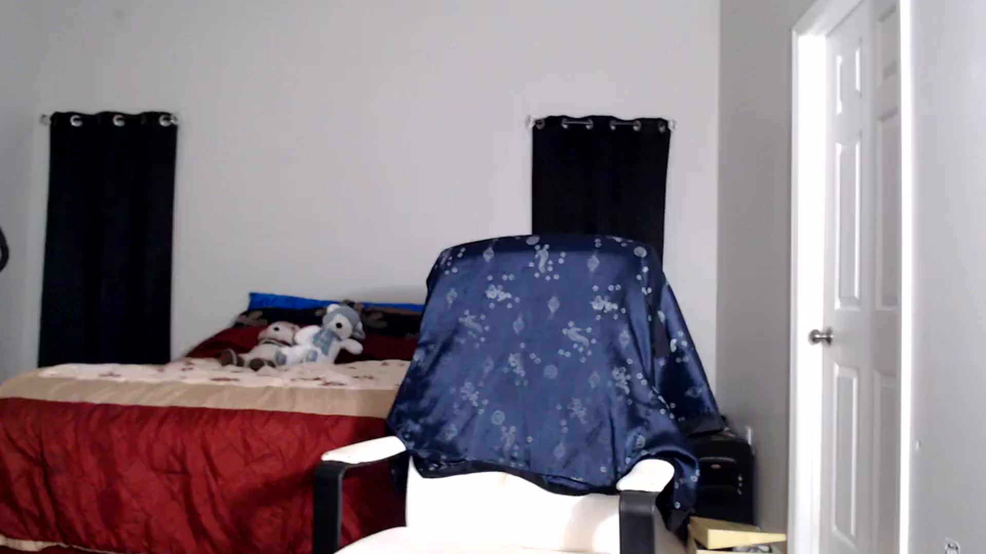 Gallery image thumbnail from Littlekai2025's myfreecams stream on, 10/06/2025, 24:01 image 7 of 20