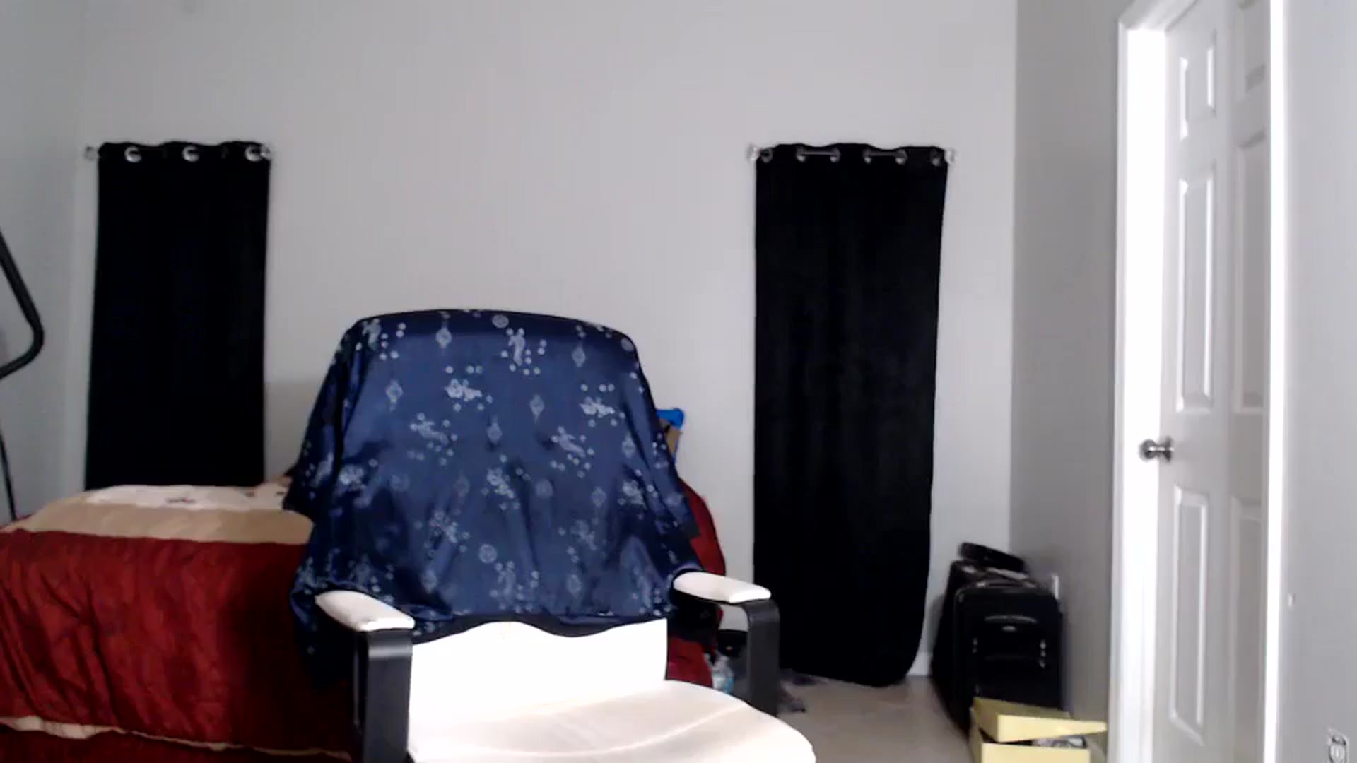 Gallery image thumbnail from Littlekai2025's myfreecams stream on, 10/06/2025, 24:25 image 6 of 20