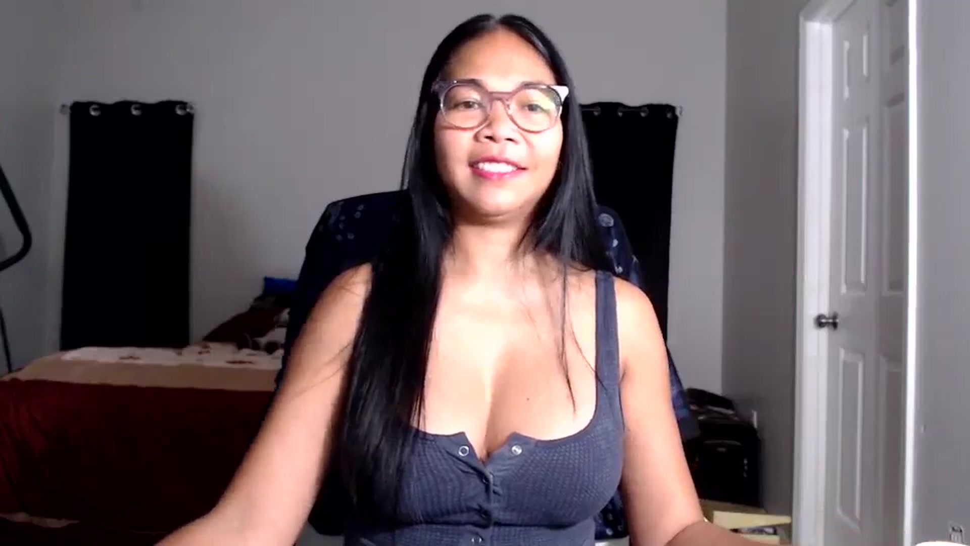 Gallery image thumbnail from Littlekai2025's myfreecams stream on, 10/06/2025, 24:25 image 9 of 20