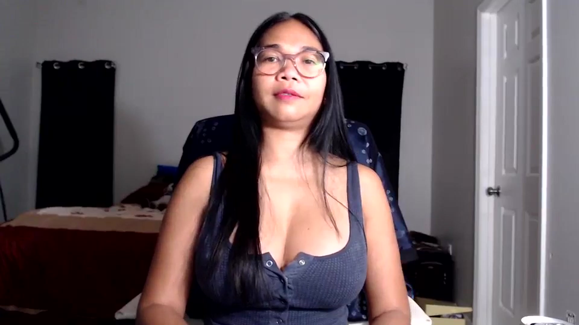 Gallery image thumbnail from Littlekai2025's myfreecams stream on, 10/06/2025, 24:25 image 14 of 20