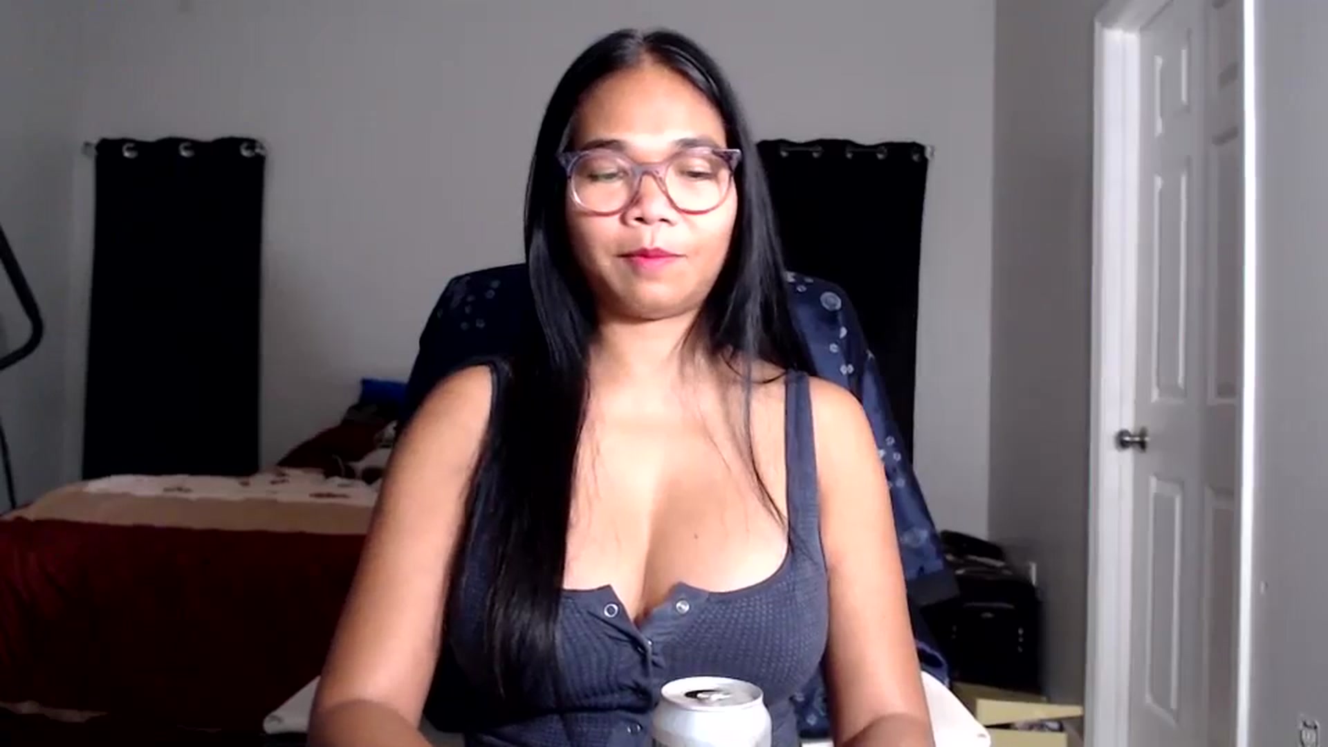 Gallery image thumbnail from Littlekai2025's myfreecams stream on, 10/06/2025, 24:25 image 12 of 20