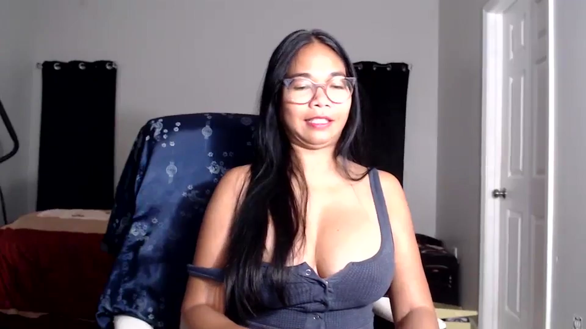 Gallery image thumbnail from Littlekai2025's myfreecams stream on, 10/06/2025, 24:25 image 4 of 20