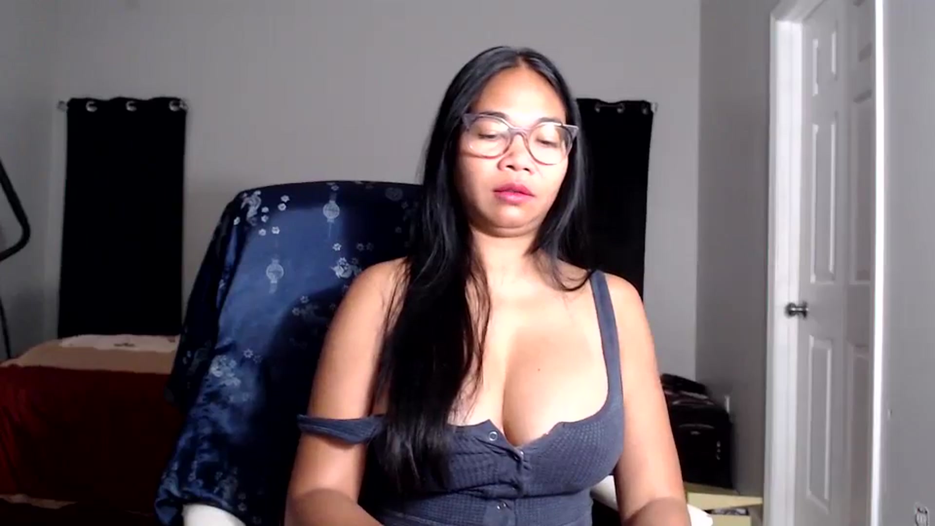 Gallery image thumbnail from Littlekai2025's myfreecams stream on, 10/06/2025, 24:25 image 2 of 20