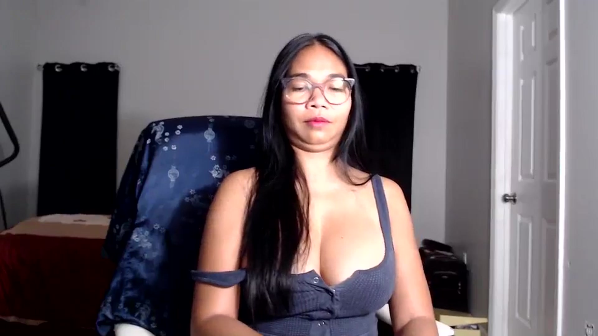 Gallery image thumbnail from Littlekai2025's myfreecams stream on, 10/06/2025, 24:25 image 3 of 20