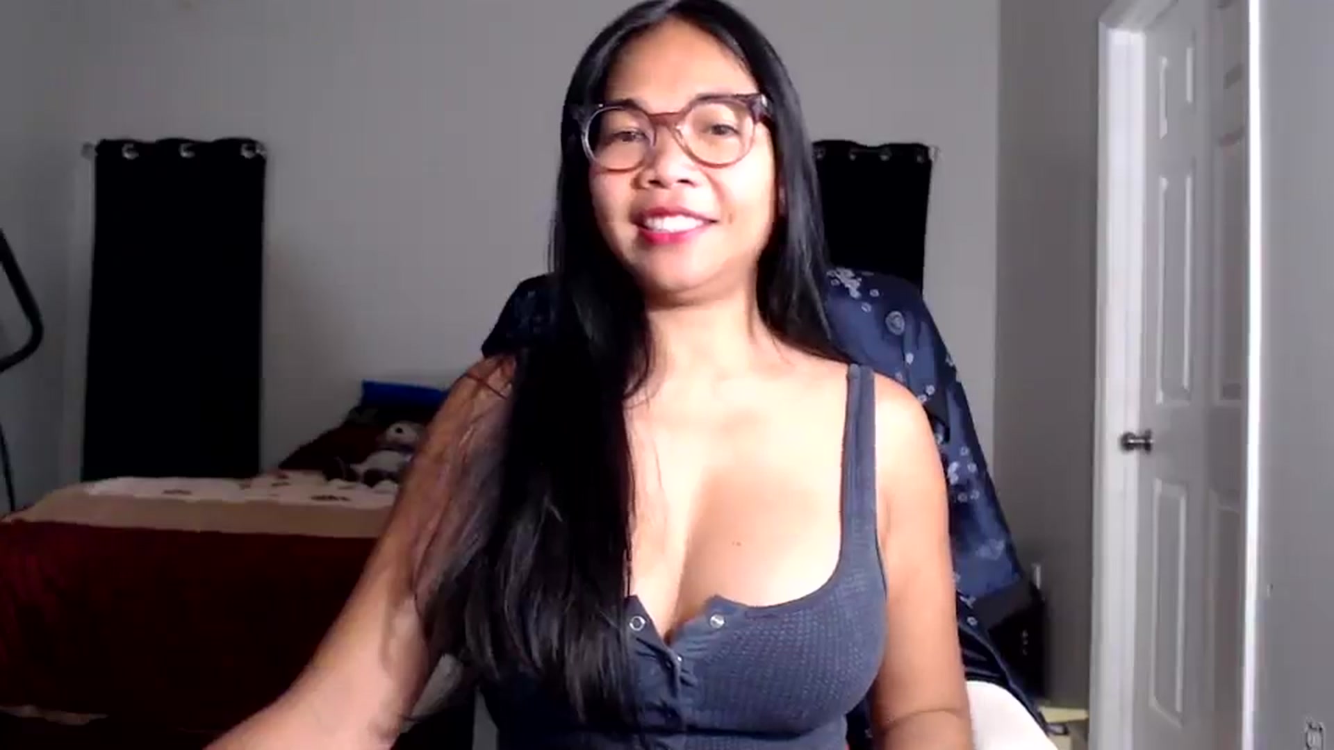 Gallery image thumbnail from Littlekai2025's myfreecams stream on, 10/06/2025, 24:25 image 17 of 20