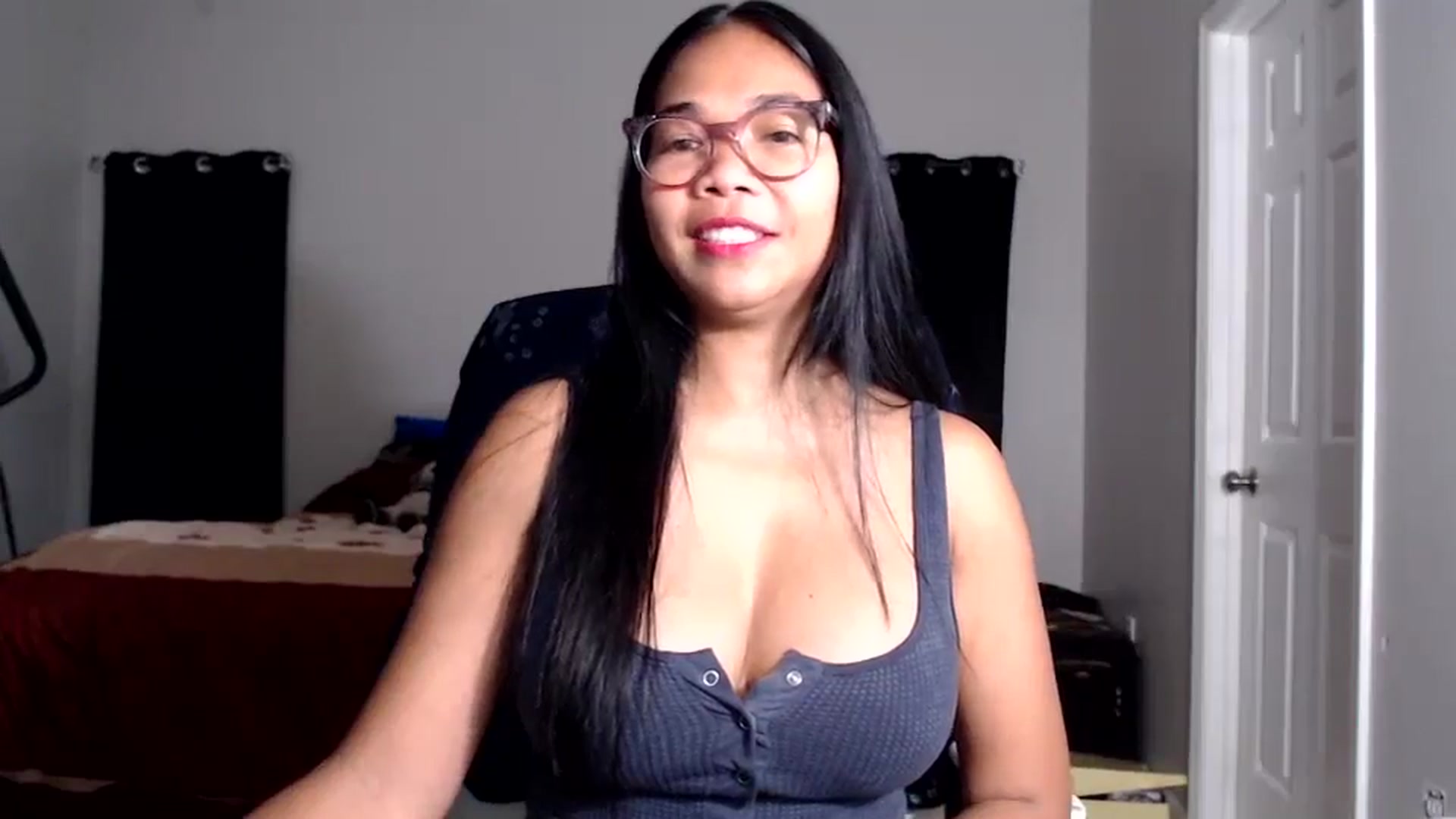 Gallery image thumbnail from Littlekai2025's myfreecams stream on, 10/06/2025, 24:25 image 10 of 20
