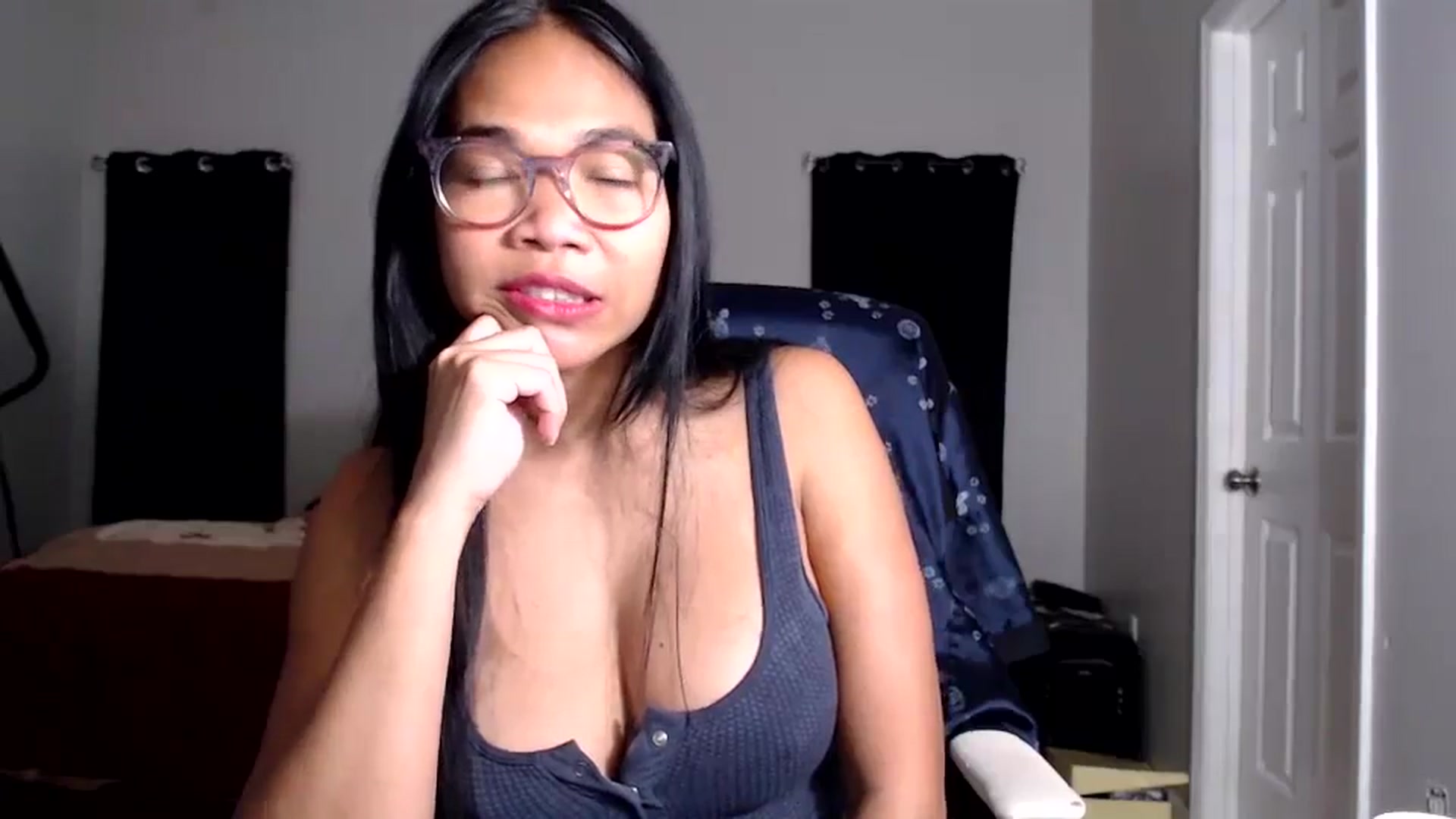 Gallery image thumbnail from Littlekai2025's myfreecams stream on, 10/06/2025, 24:25 image 8 of 20