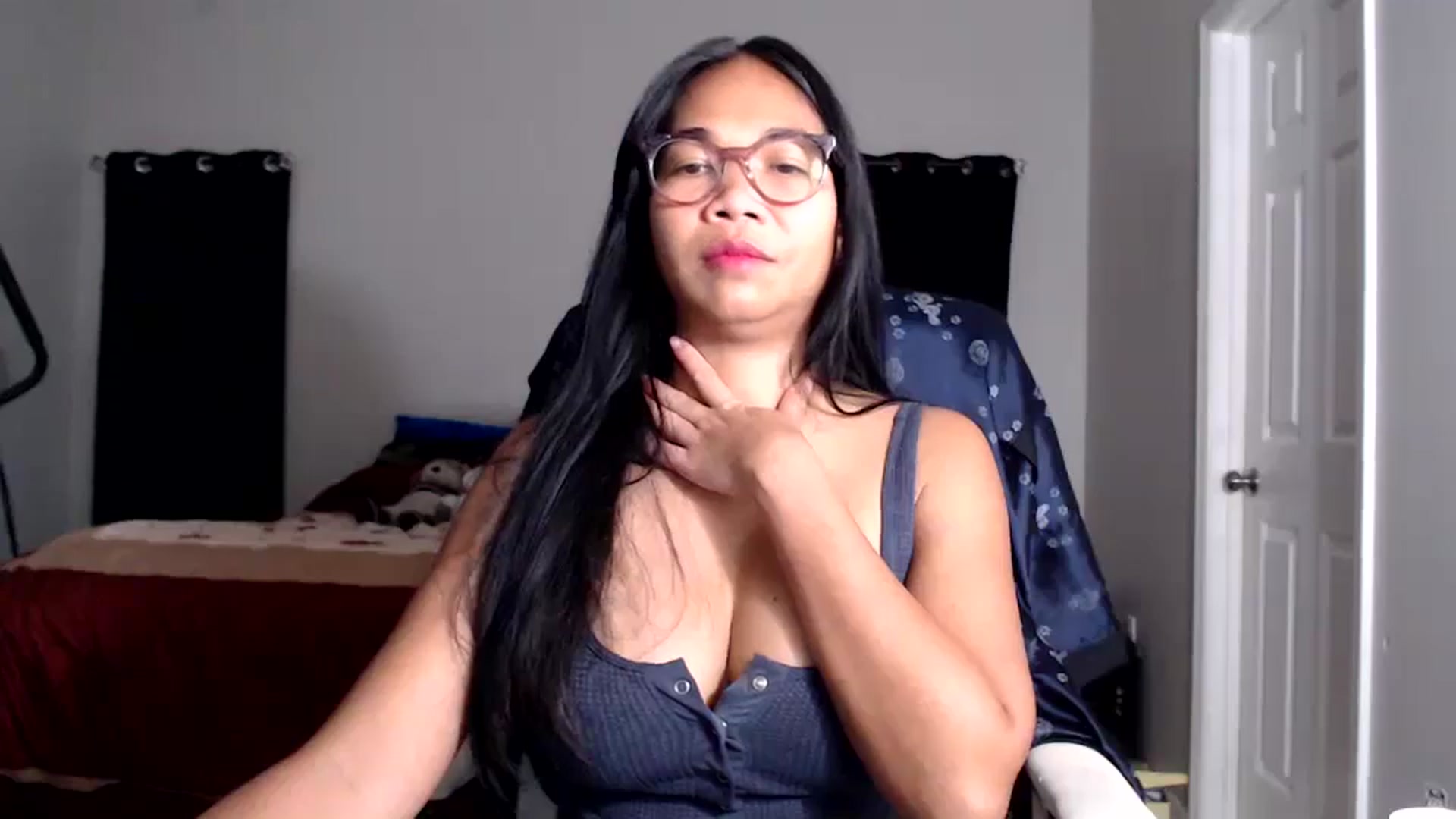 Gallery image thumbnail from Littlekai2025's myfreecams stream on, 10/06/2025, 24:25 image 19 of 20