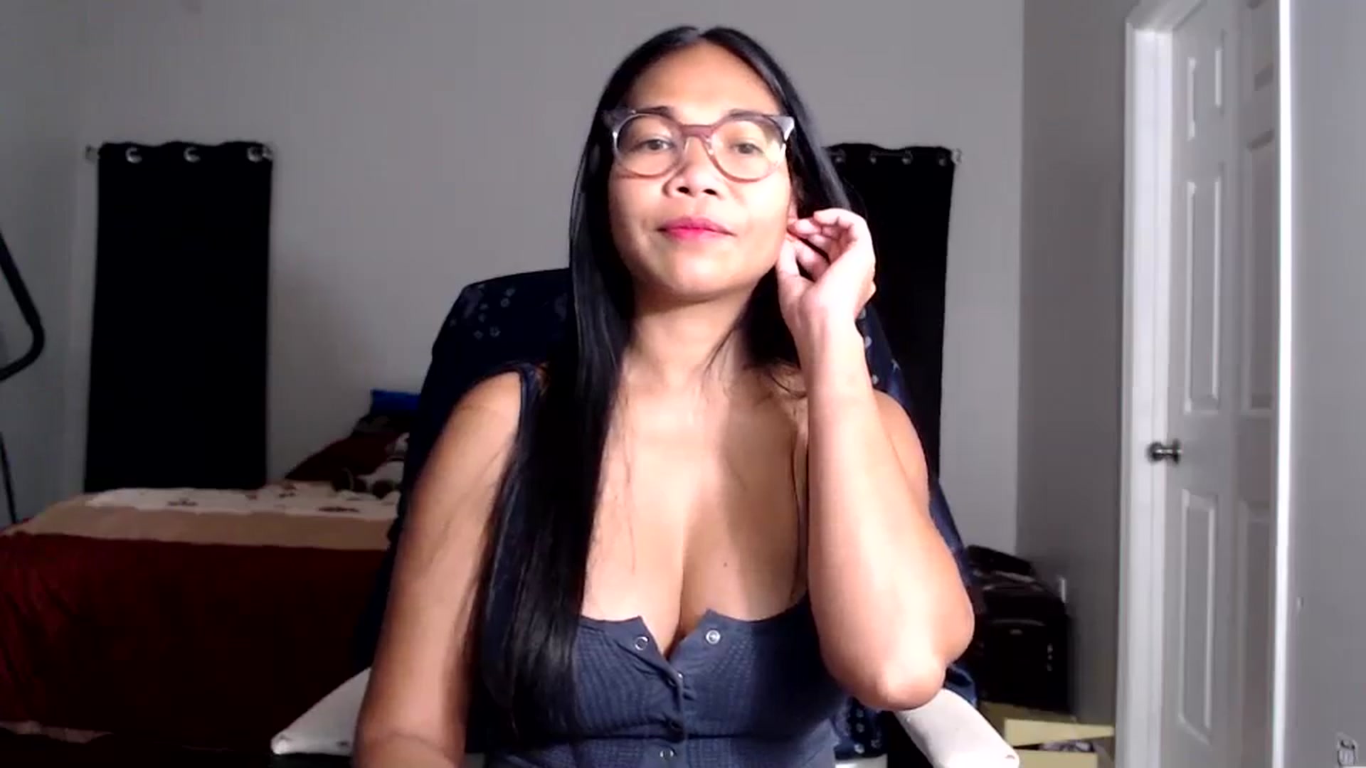 Gallery image thumbnail from Littlekai2025's myfreecams stream on, 10/06/2025, 24:25 image 11 of 20