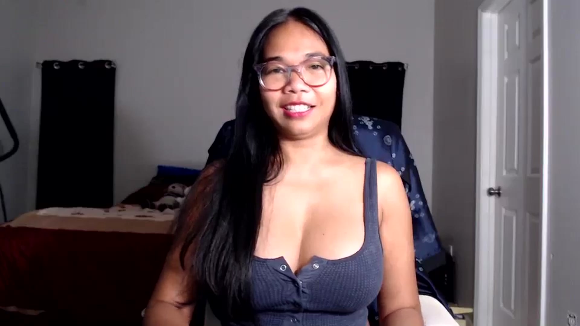 Gallery image thumbnail from Littlekai2025's myfreecams stream on, 10/06/2025, 24:25 image 16 of 20