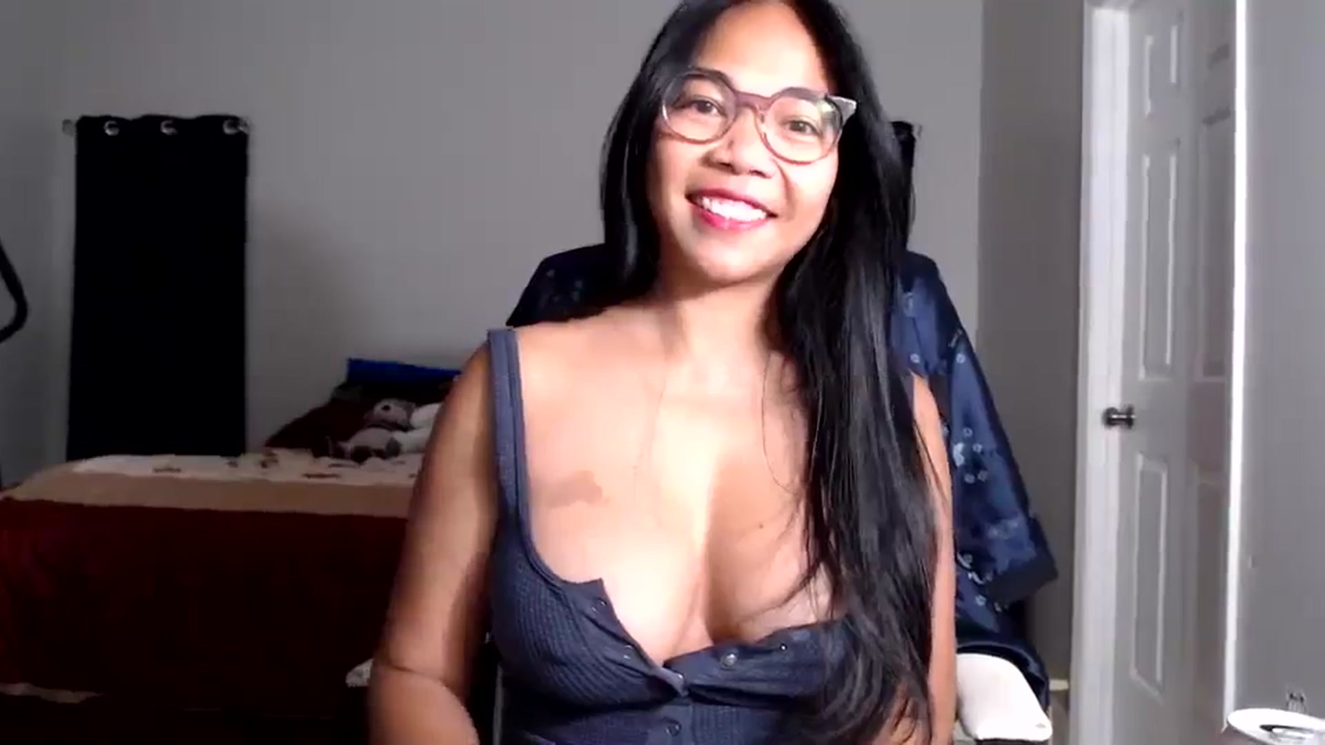 Gallery image thumbnail from Littlekai2025's myfreecams stream on, 10/06/2025, 04:34 image 9 of 20