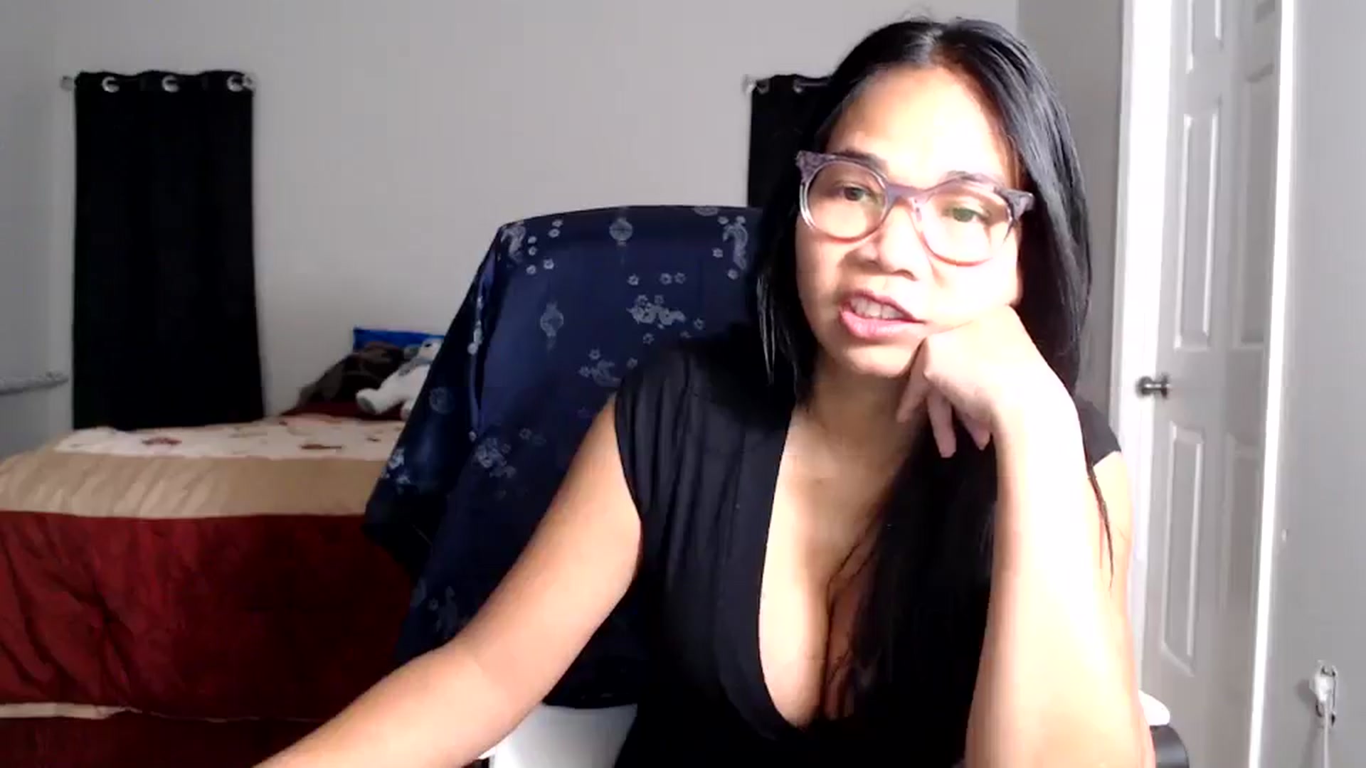 Gallery image thumbnail from Littlekai2025's myfreecams stream on, 10/31/2025, 03:02 image 16 of 20