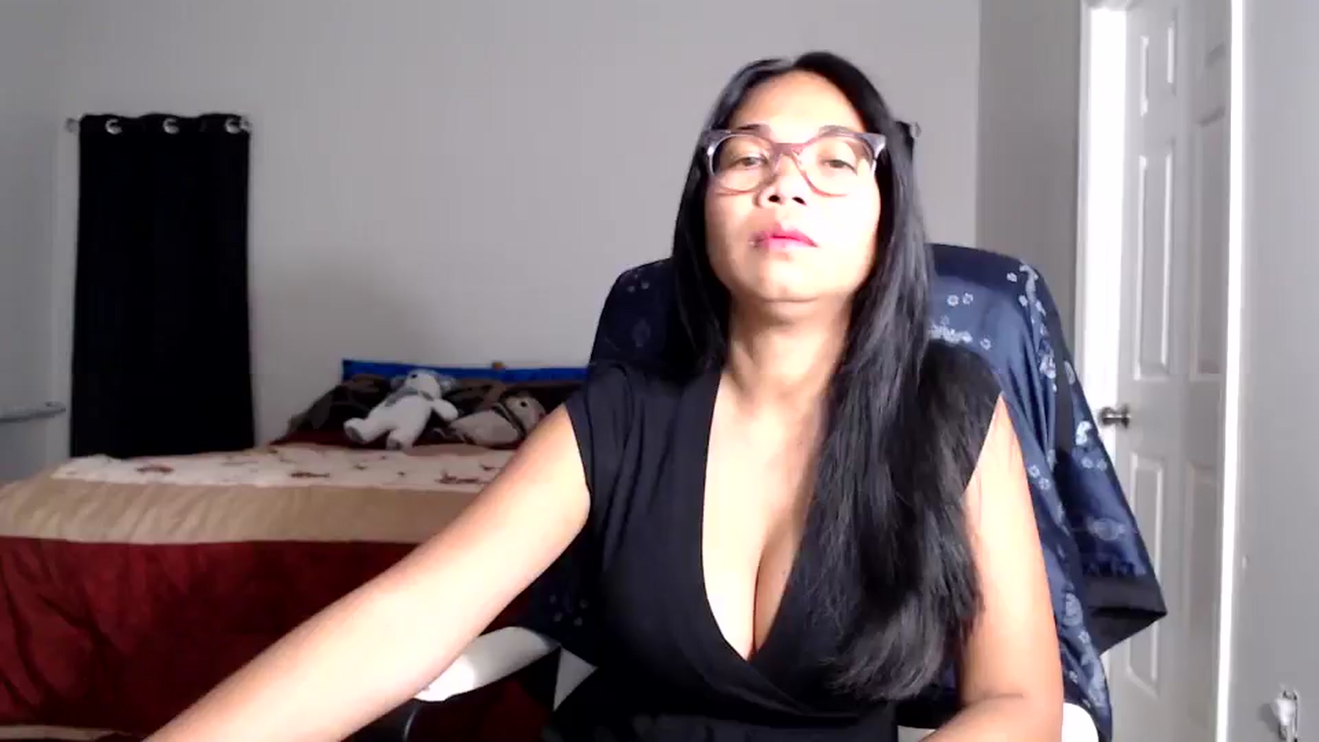 Gallery image thumbnail from Littlekai2025's myfreecams stream on, 10/31/2025, 03:02 image 2 of 20