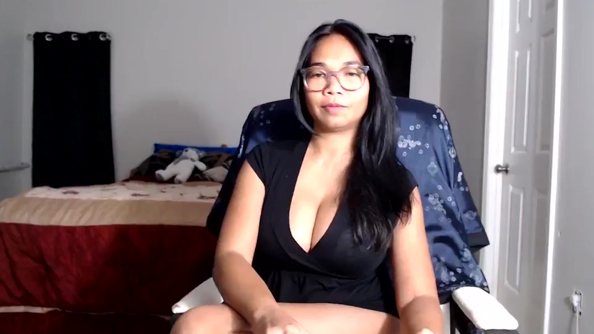 Gallery image thumbnail from Littlekai2025's myfreecams stream on, 10/31/2025, 03:02 image 14 of 20