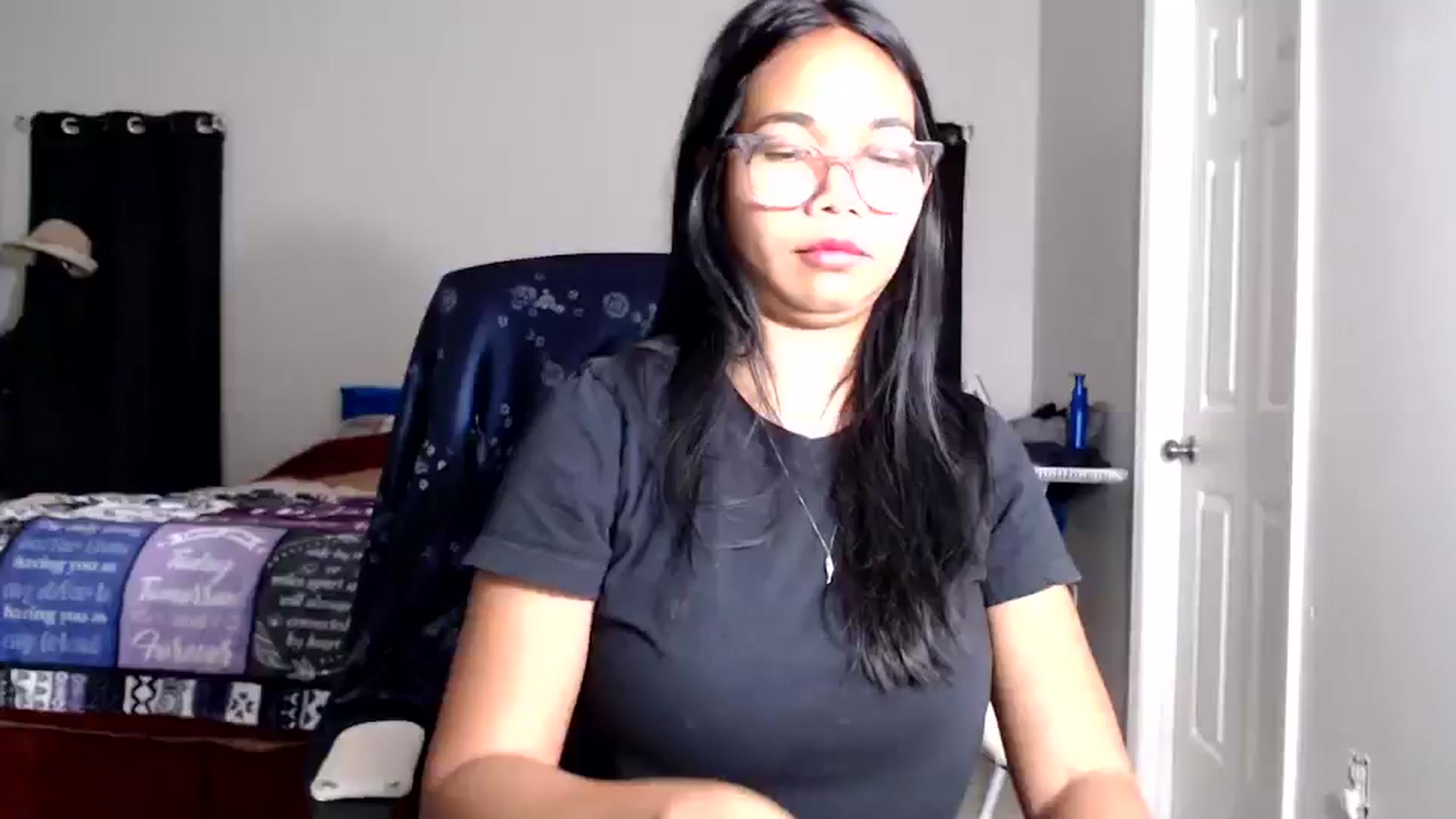 Gallery image thumbnail from Littlekai2025's myfreecams stream on, 11/23/2025, 24:14 image 16 of 20
