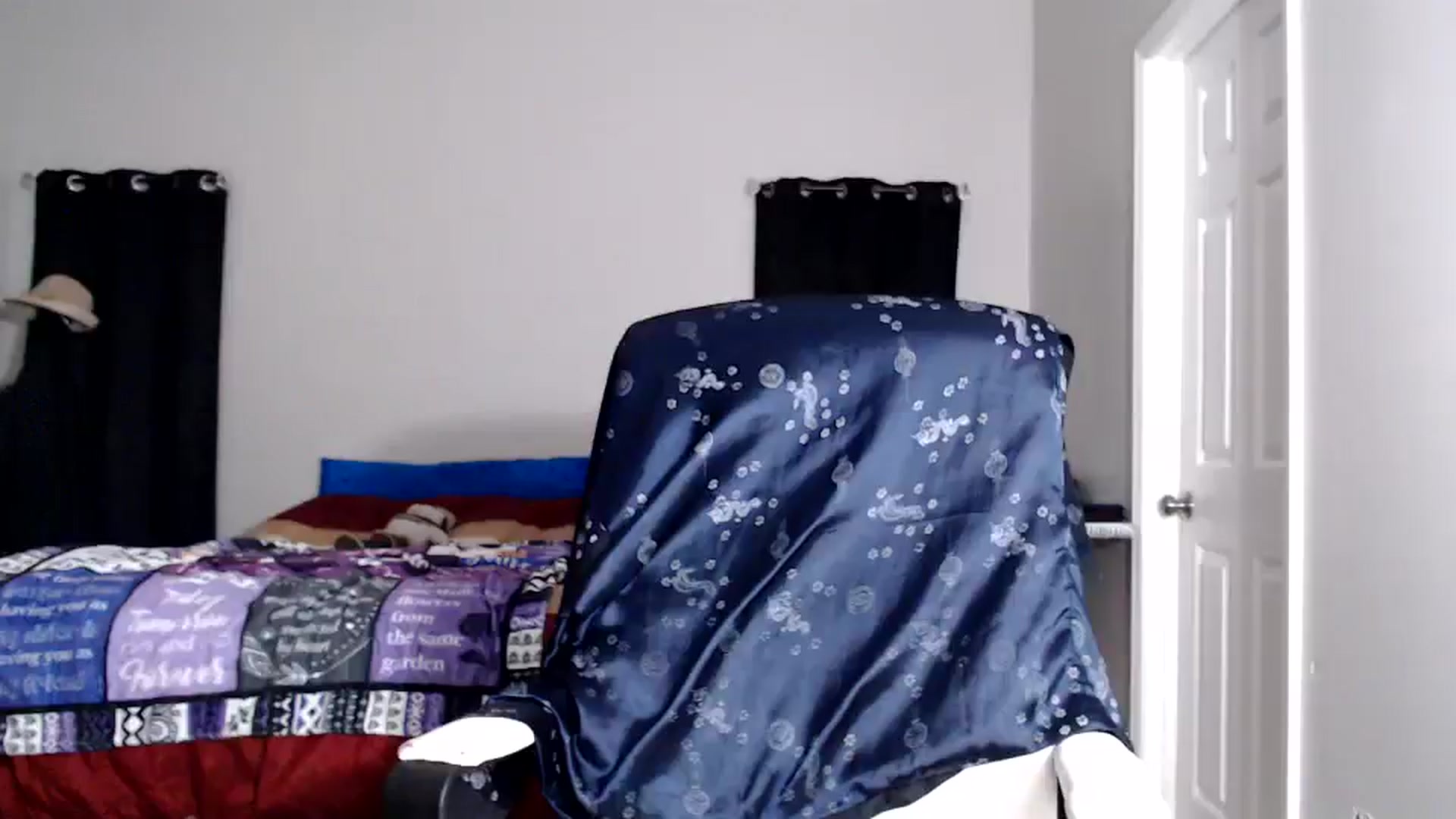 Gallery image thumbnail from Littlekai2025's myfreecams stream on, 11/25/2025, 07:58 image 6 of 20