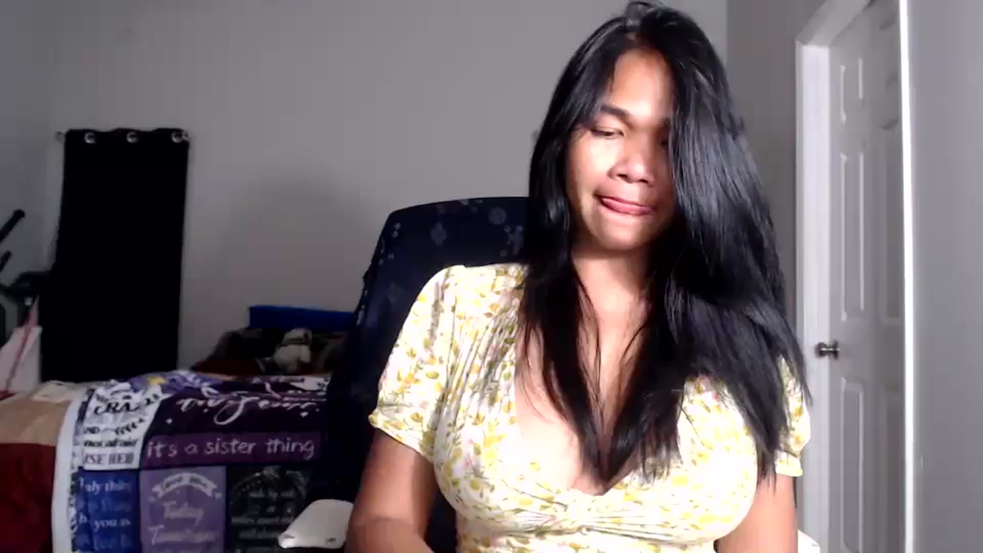 Gallery image thumbnail from Littlekai2025's myfreecams stream on, 11/28/2025, 05:38 image 17 of 20