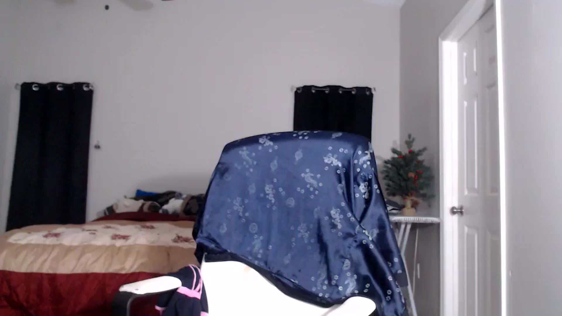 Gallery image thumbnail from Littlekai2025's myfreecams stream on, 12/08/2025, 24:00 image 20 of 20