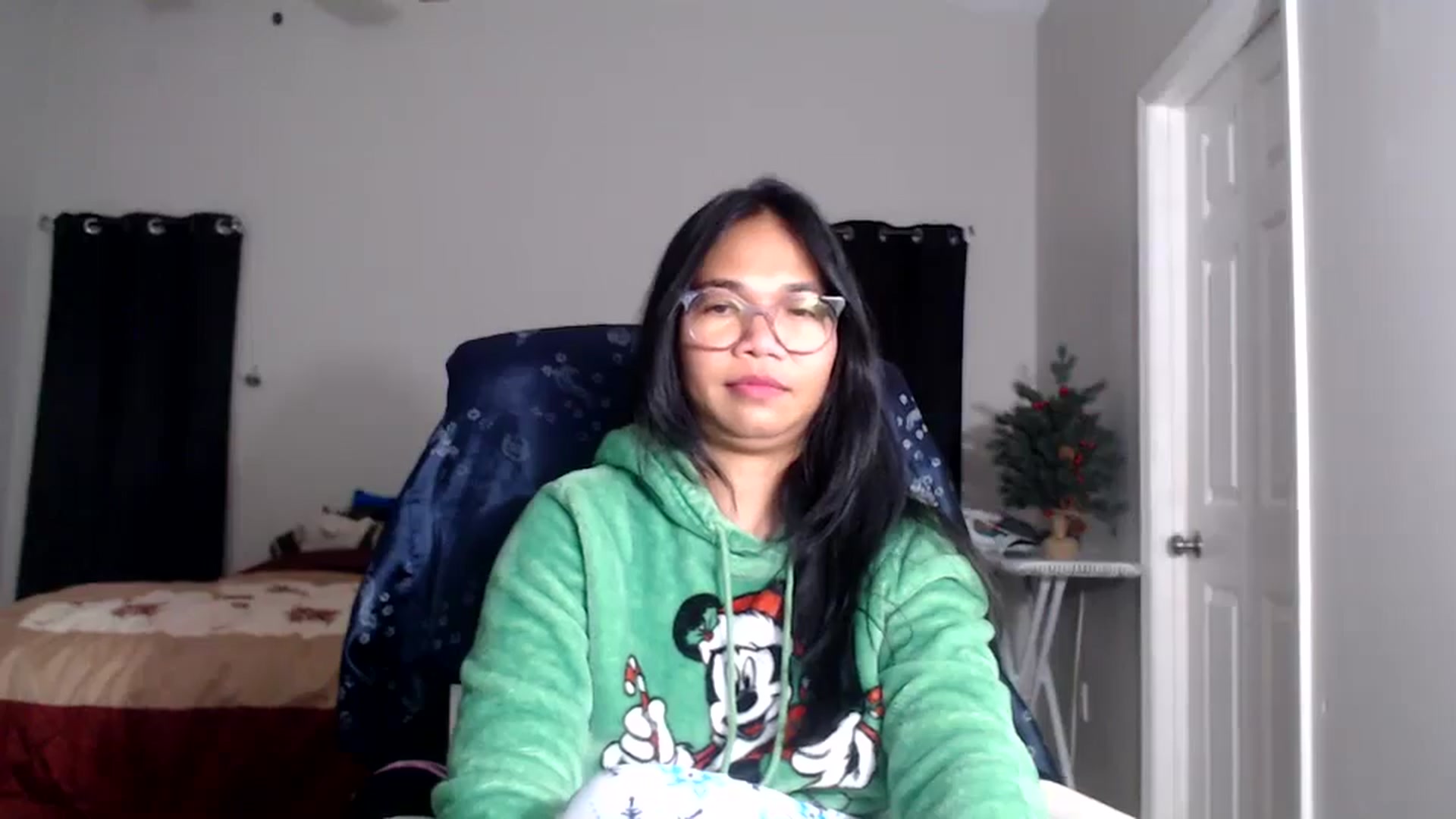 Gallery image thumbnail from Littlekai2025's myfreecams stream on, 12/08/2025, 24:00 image 12 of 20