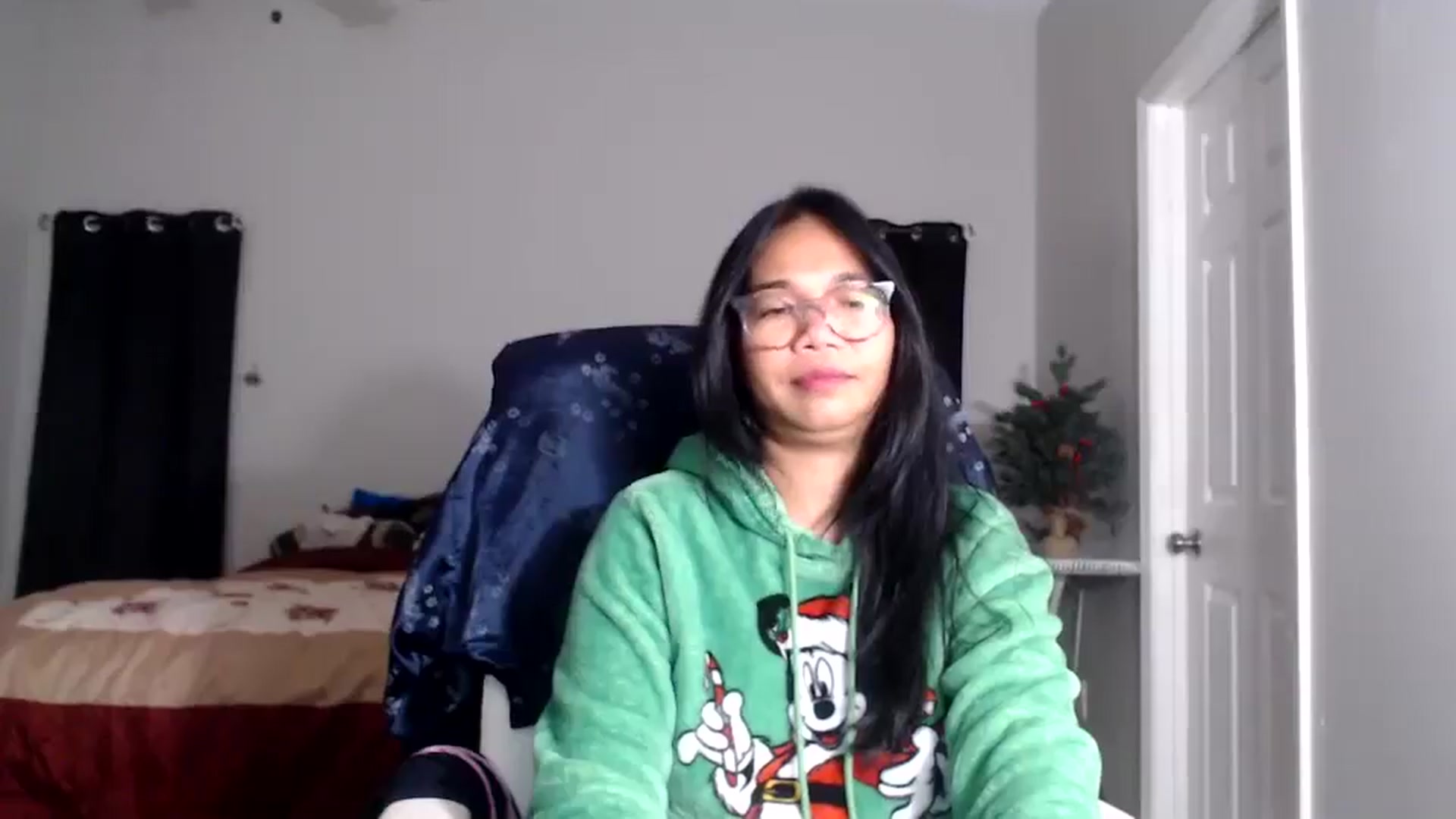 Gallery image thumbnail from Littlekai2025's myfreecams stream on, 12/08/2025, 24:00 image 13 of 20