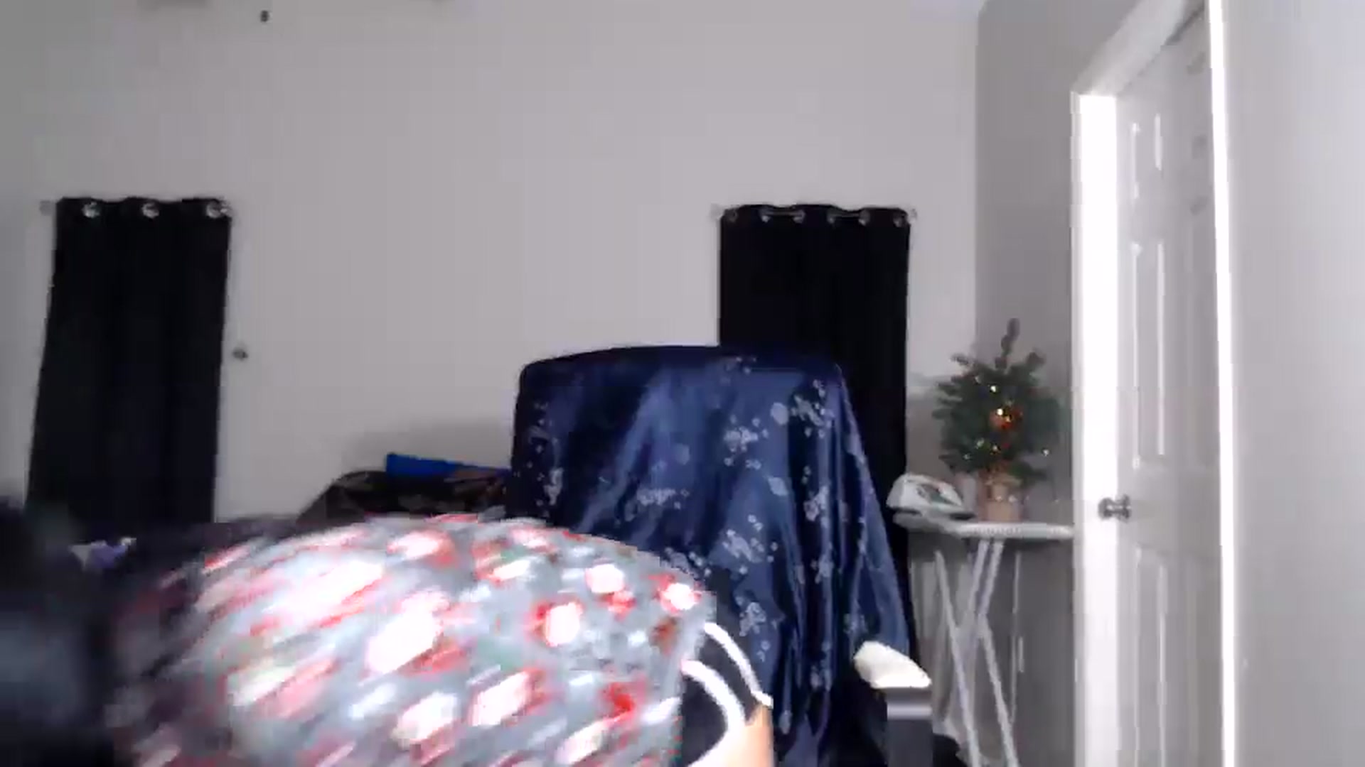 Gallery image thumbnail from Littlekai2025's myfreecams stream on, 12/17/2025, 05:12 image 16 of 20