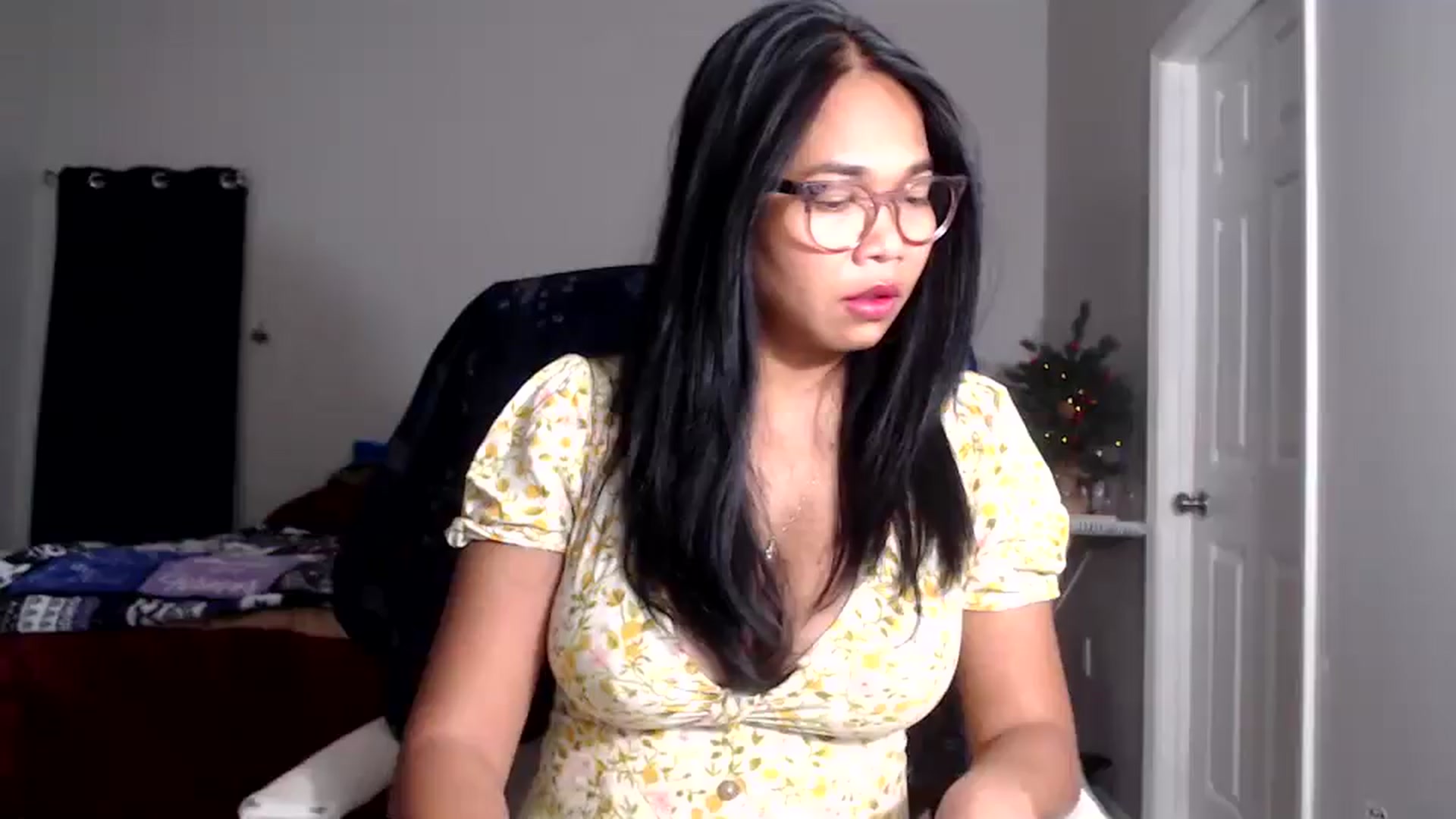 Gallery image thumbnail from Littlekai2025's myfreecams stream on, 12/18/2025, 01:37 image 16 of 20