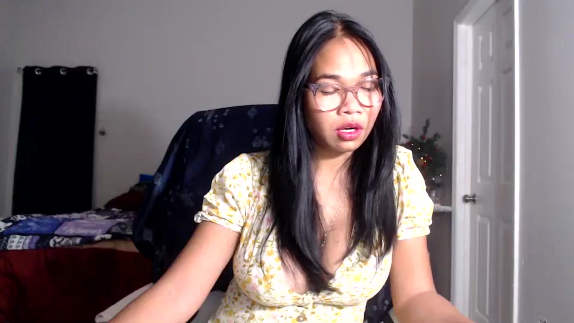 Gallery image thumbnail from Littlekai2025's myfreecams stream on, 12/18/2025, 01:37 image 17 of 20
