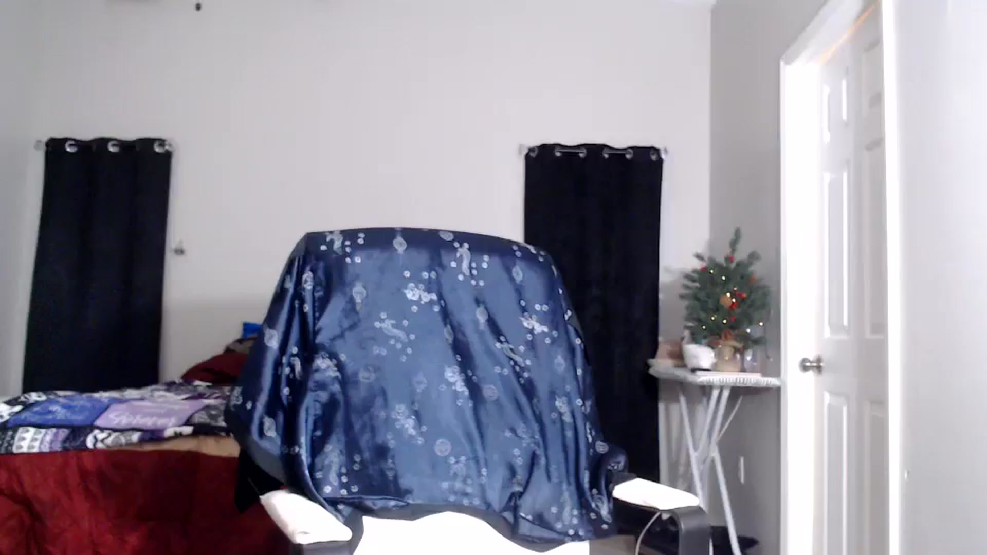Gallery image thumbnail from Littlekai2025's myfreecams stream on, 12/18/2025, 04:26 image 10 of 20