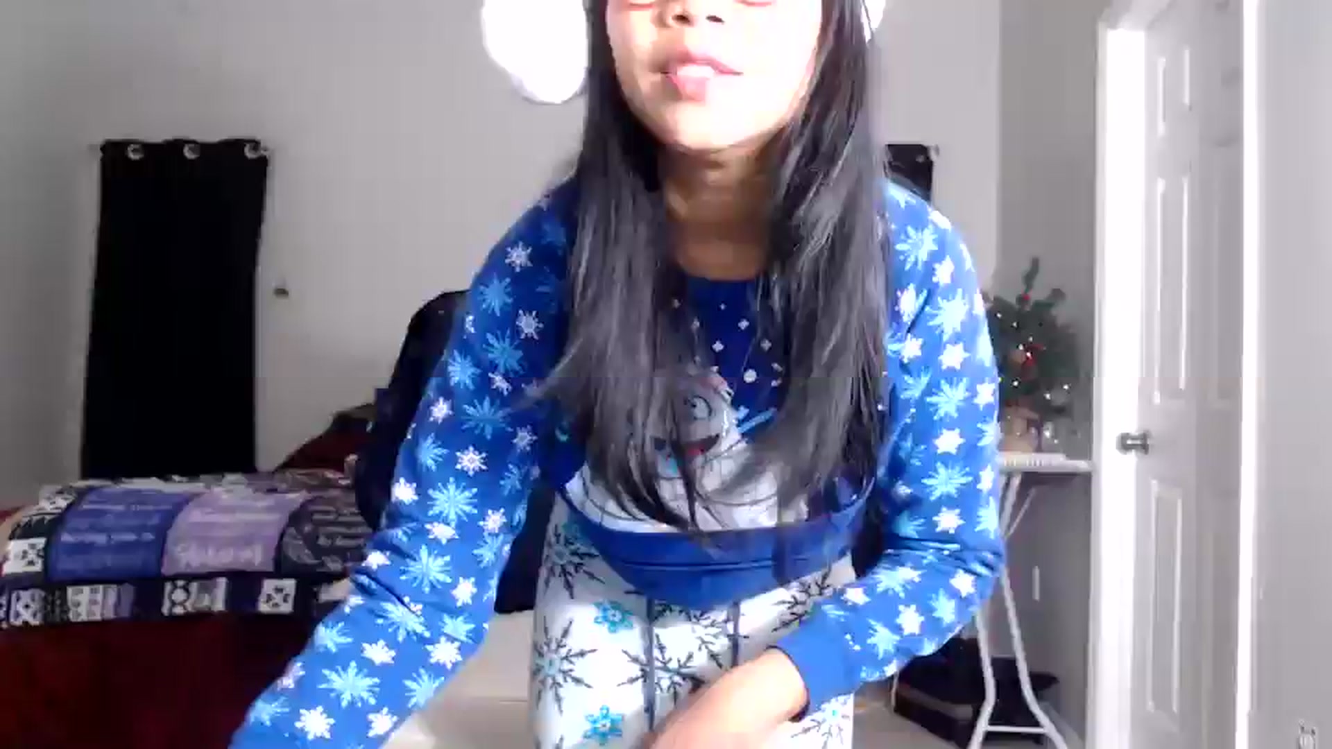 Gallery image thumbnail from Littlekai2025's myfreecams stream on, 12/19/2025, 03:08 image 7 of 20