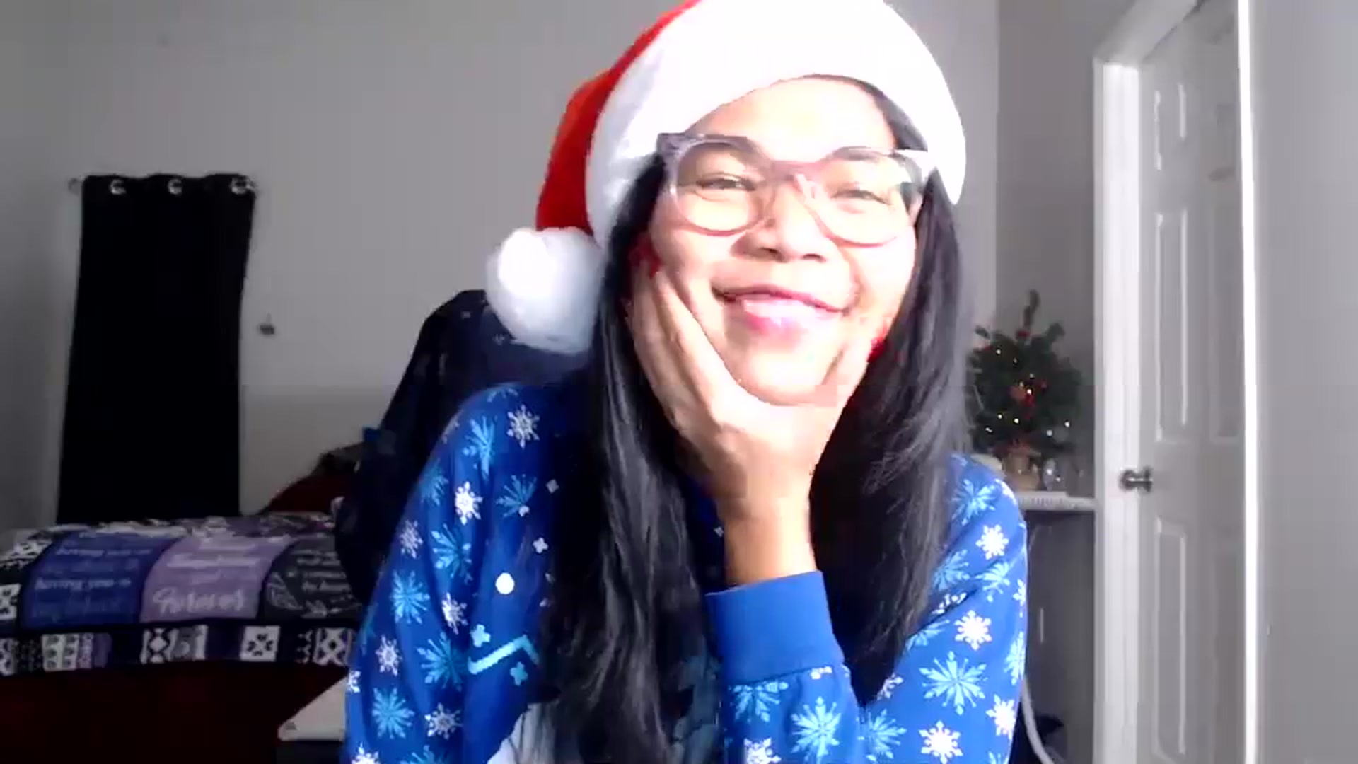 Gallery image thumbnail from Littlekai2025's myfreecams stream on, 12/19/2025, 03:08 image 13 of 20