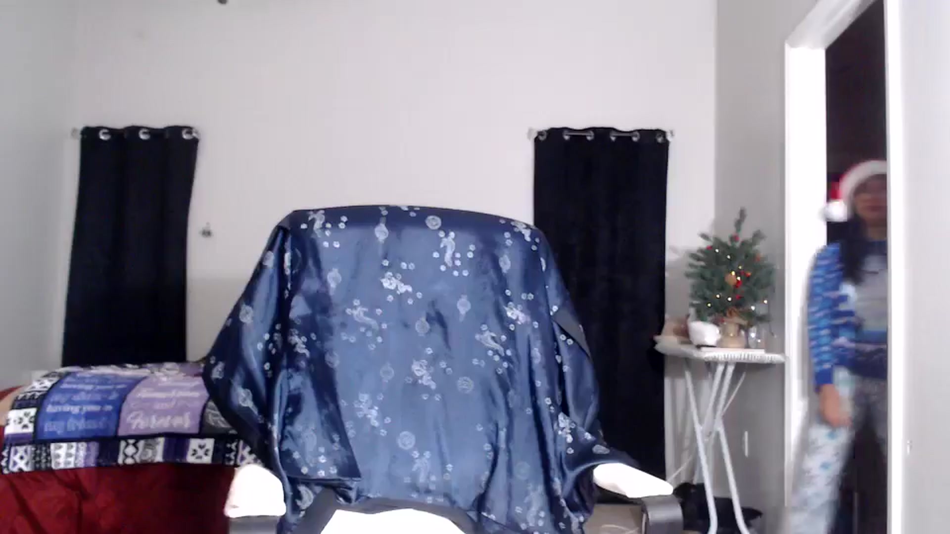 Gallery image thumbnail from Littlekai2025's myfreecams stream on, 12/19/2025, 03:08 image 15 of 20