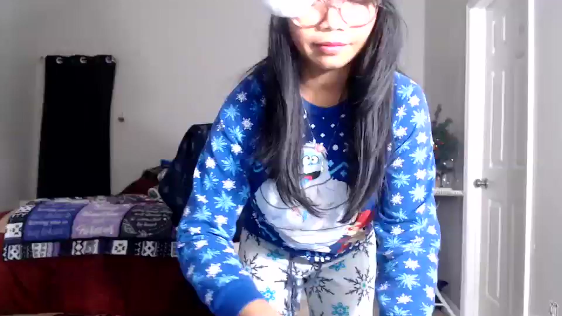 Gallery image thumbnail from Littlekai2025's myfreecams stream on, 12/19/2025, 03:08 image 12 of 20