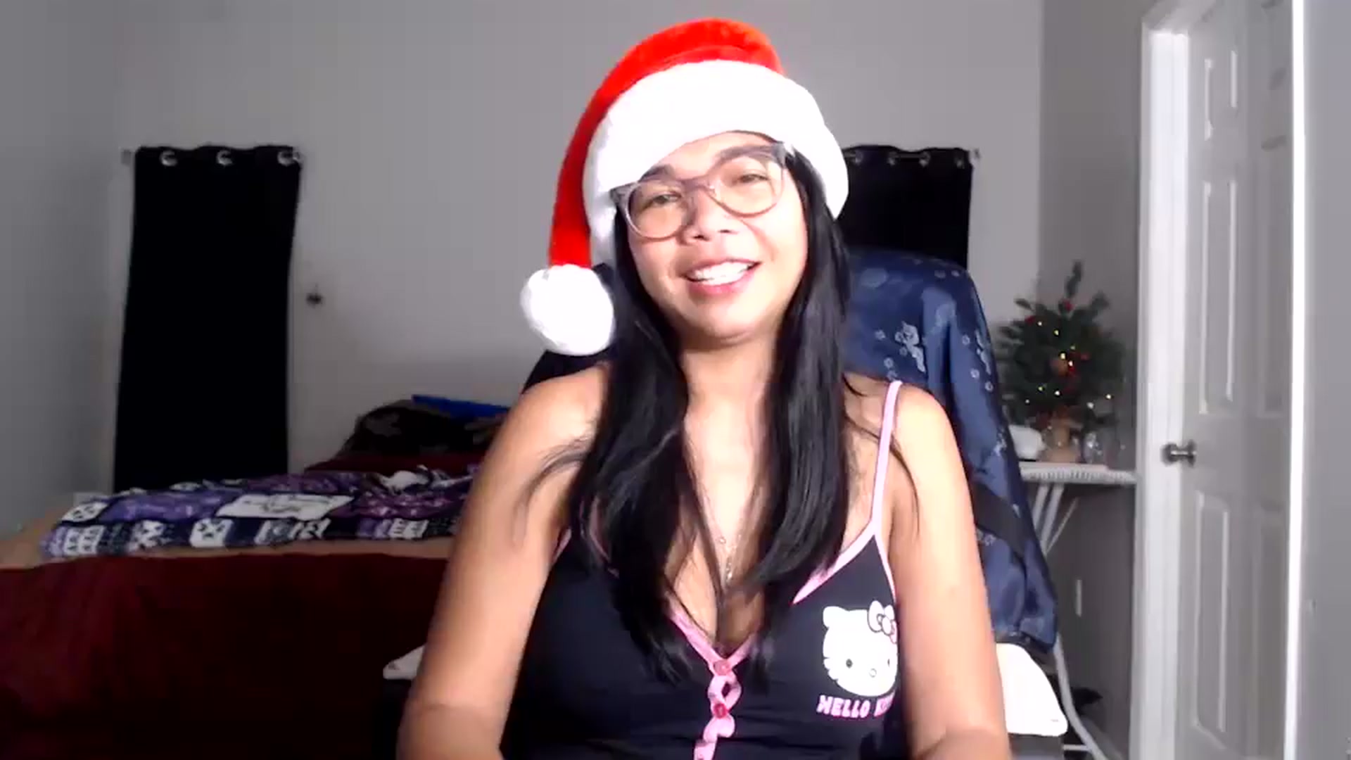 Gallery image thumbnail from Littlekai2025's myfreecams stream on, 12/20/2025, 03:45 image 15 of 20