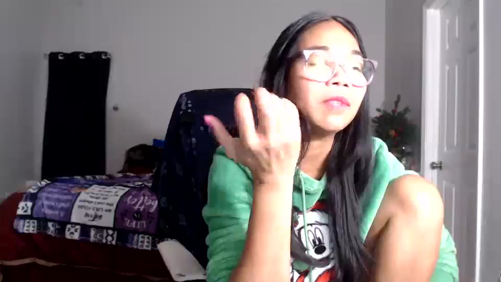 Gallery image thumbnail from Littlekai2025's myfreecams stream on, 12/21/2025, 24:54 image 4 of 20