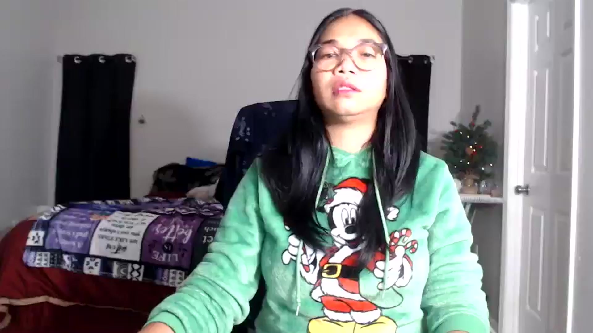 Gallery image thumbnail from Littlekai2025's myfreecams stream on, 12/21/2025, 24:54 image 14 of 20