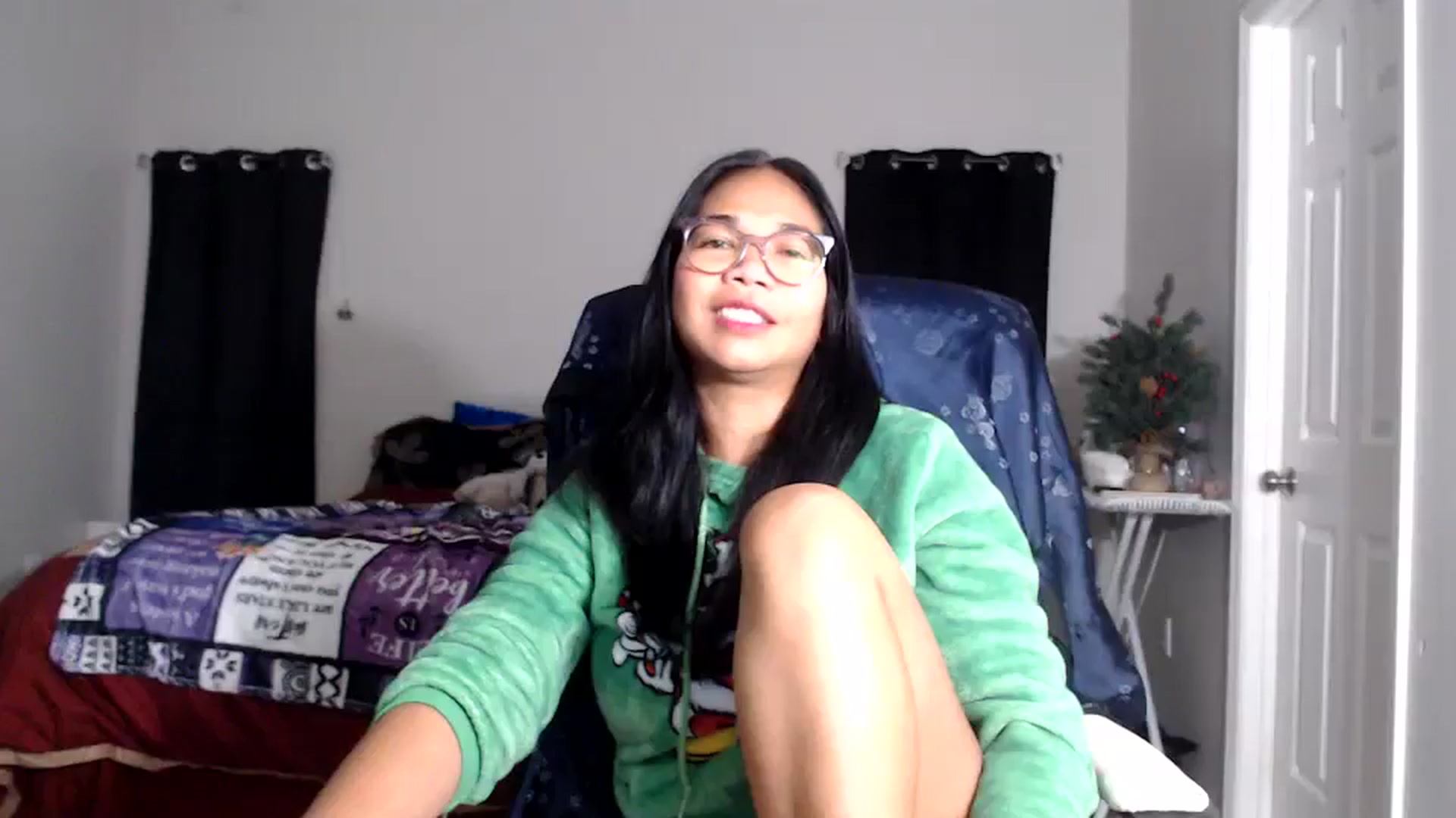 Gallery image thumbnail from Littlekai2025's myfreecams stream on, 12/21/2025, 24:54 image 10 of 20