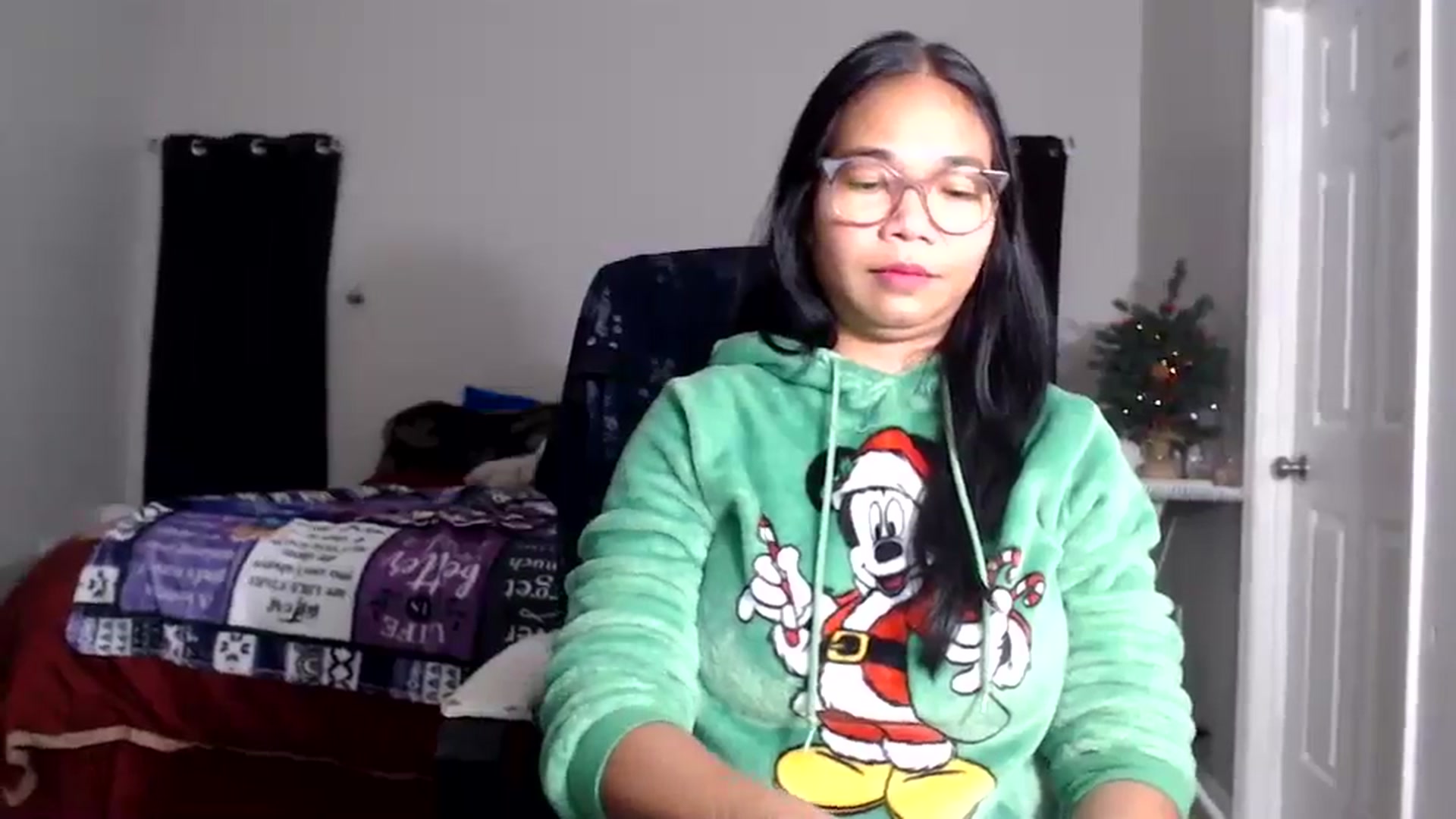 Gallery image thumbnail from Littlekai2025's myfreecams stream on, 12/21/2025, 24:54 image 15 of 20