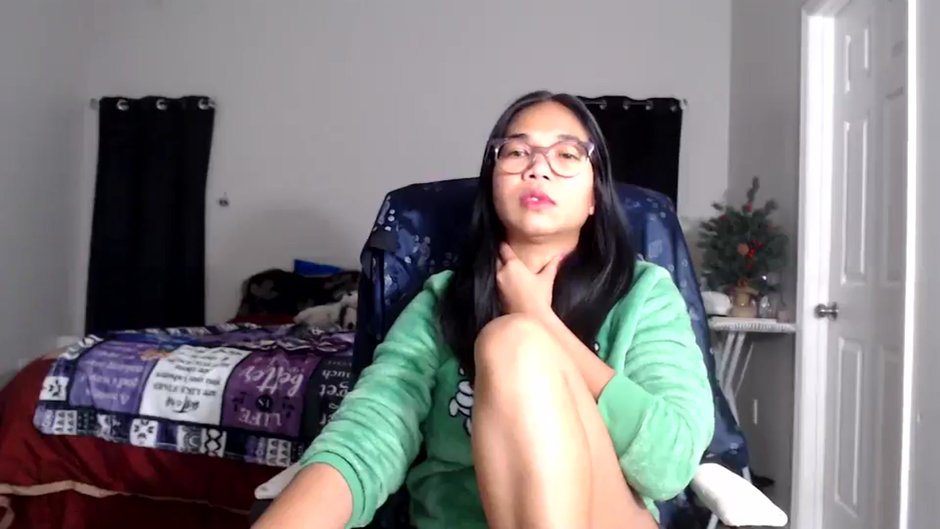 Gallery image thumbnail from Littlekai2025's myfreecams stream on, 12/21/2025, 24:54 image 8 of 20