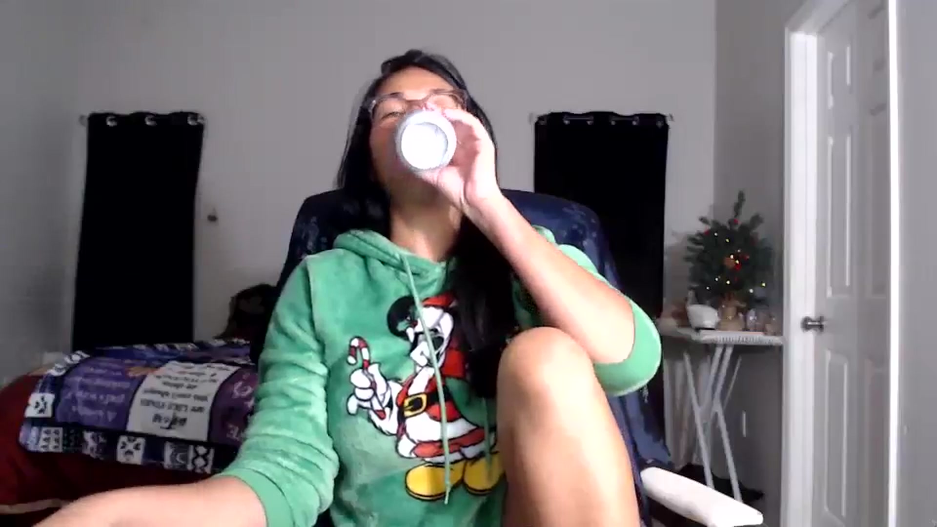 Gallery image thumbnail from Littlekai2025's myfreecams stream on, 12/21/2025, 24:54 image 20 of 20