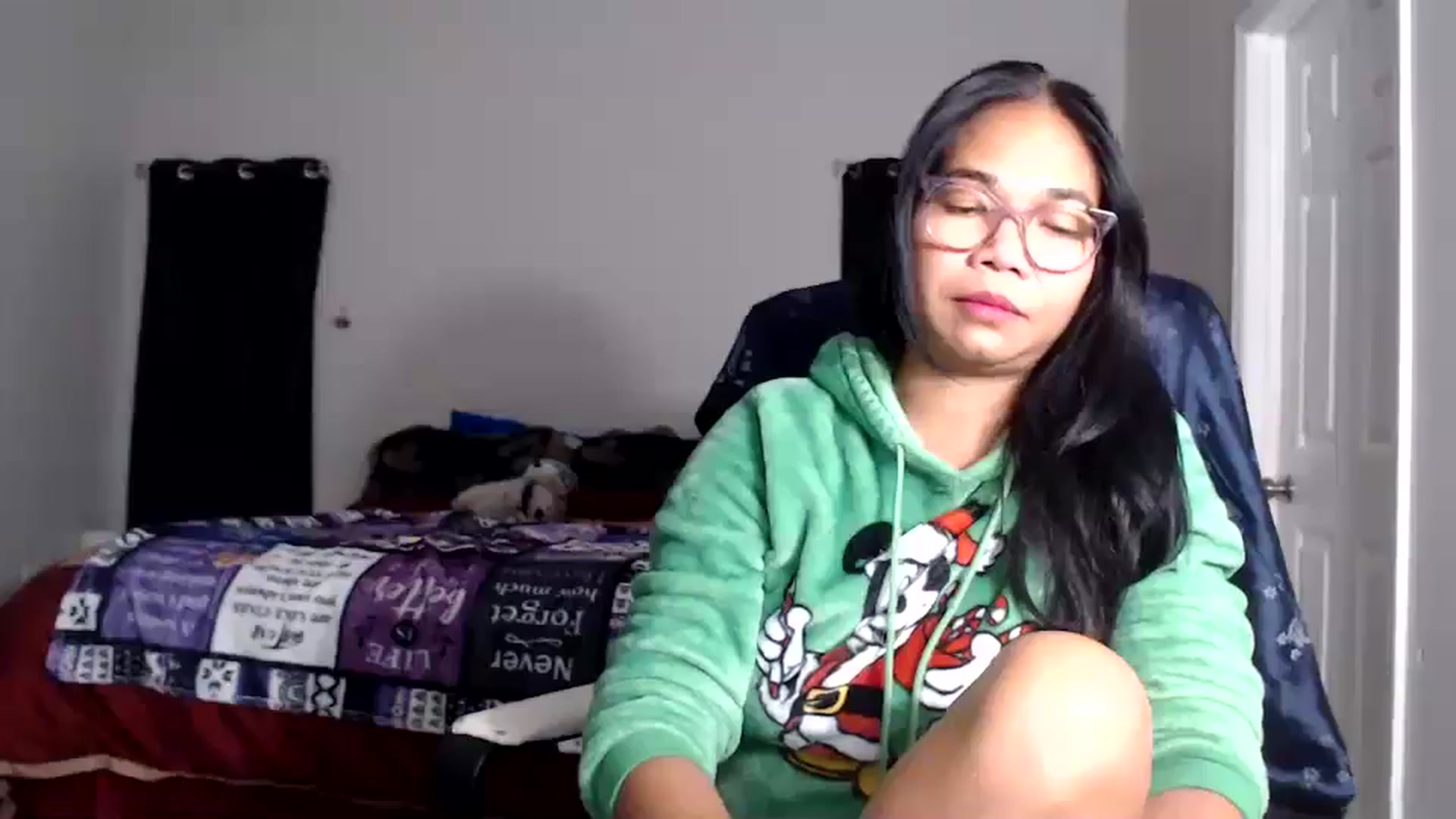 Gallery image thumbnail from Littlekai2025's myfreecams stream on, 12/21/2025, 24:54 image 18 of 20