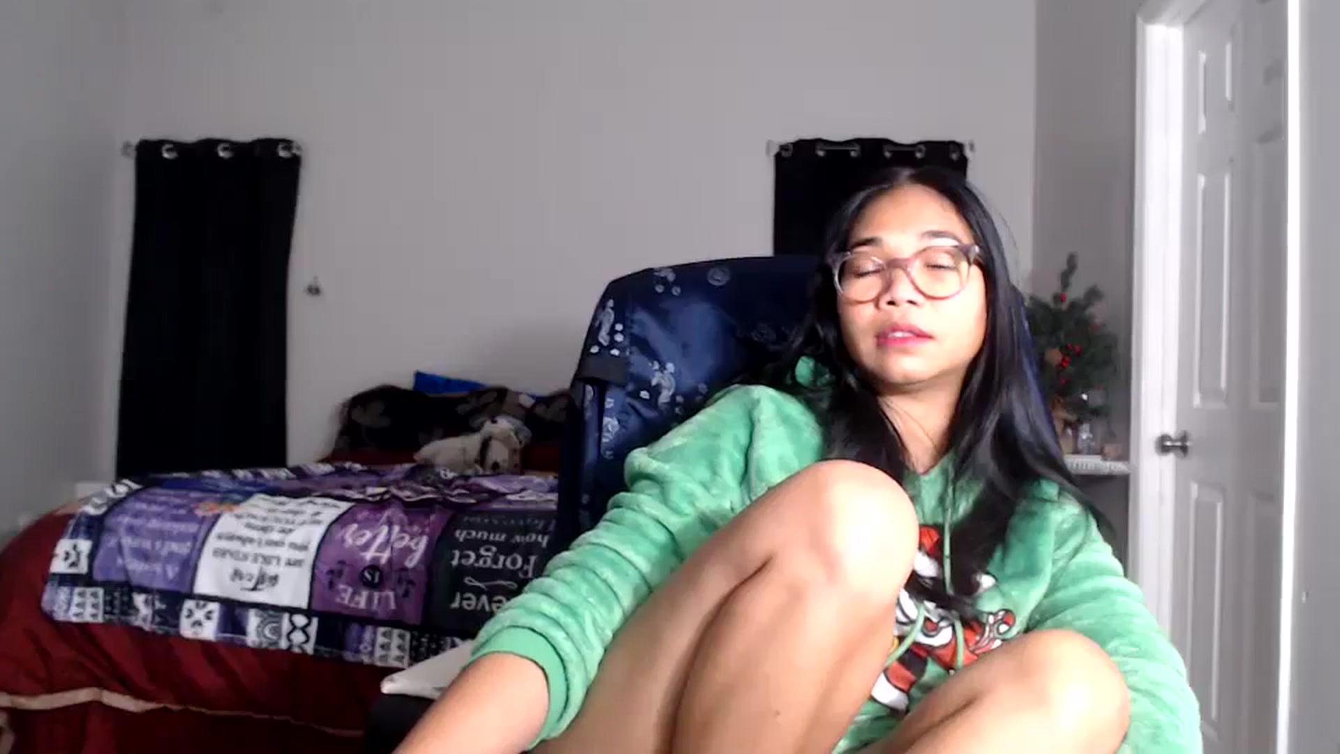 Gallery image thumbnail from Littlekai2025's myfreecams stream on, 12/21/2025, 24:54 image 12 of 20