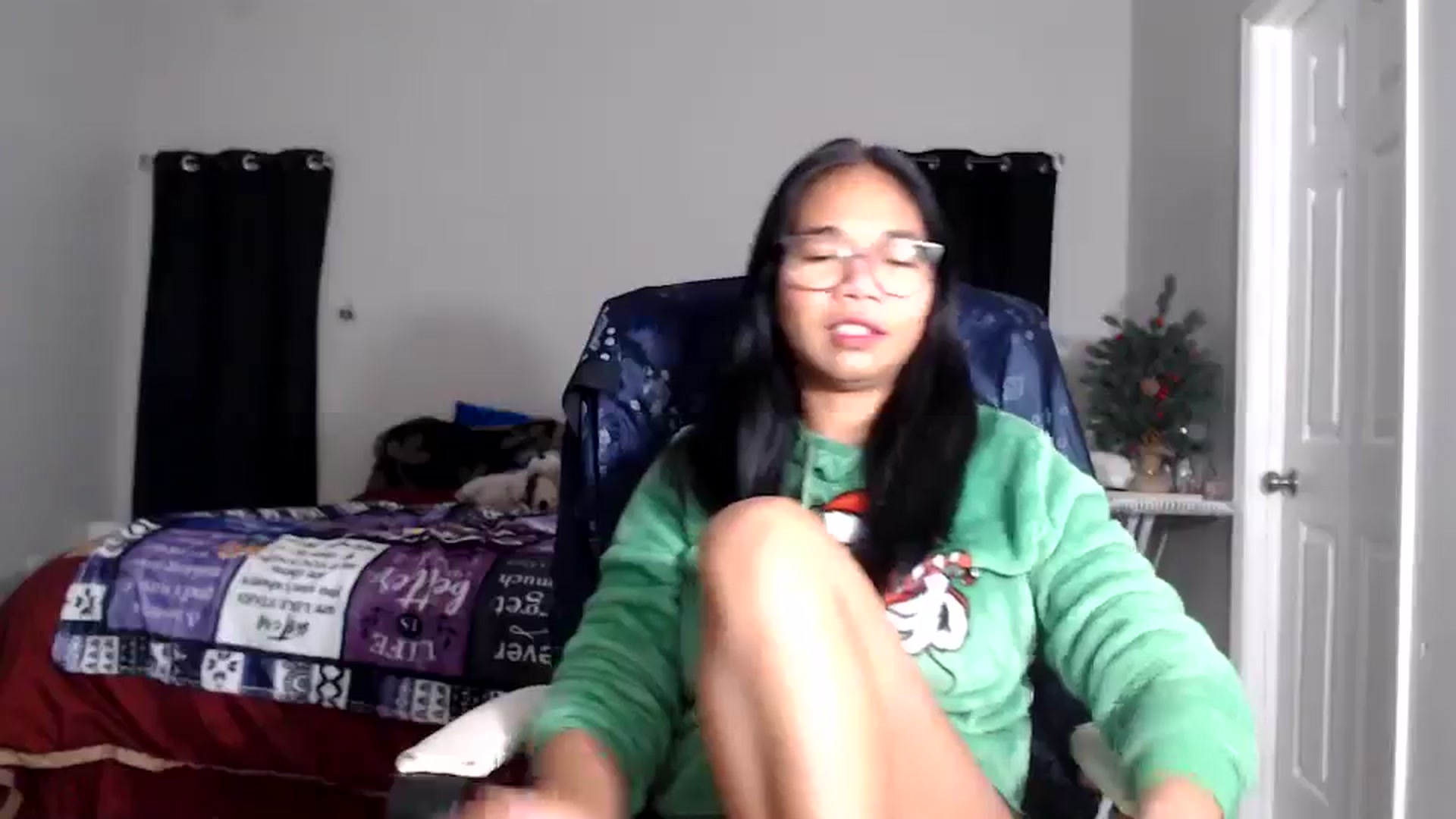 Gallery image thumbnail from Littlekai2025's myfreecams stream on, 12/21/2025, 24:54 image 9 of 20