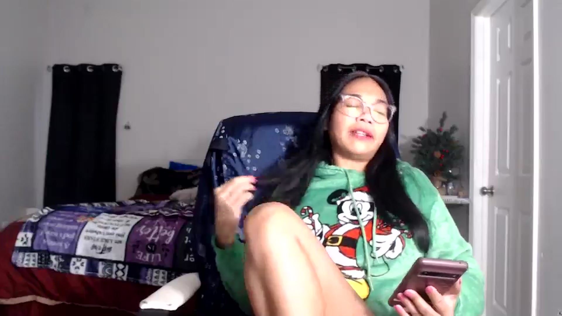 Gallery image thumbnail from Littlekai2025's myfreecams stream on, 12/21/2025, 24:54 image 2 of 20