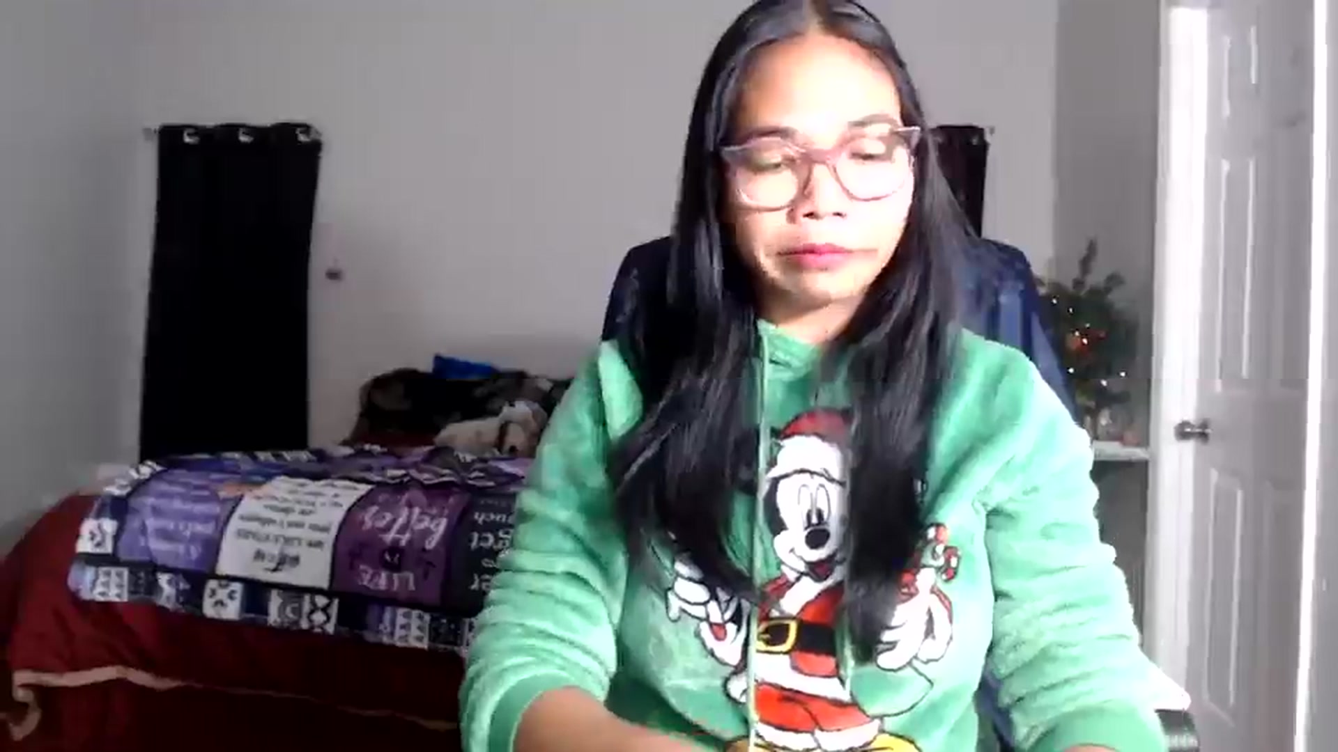 Gallery image thumbnail from Littlekai2025's myfreecams stream on, 12/21/2025, 24:54 image 17 of 20