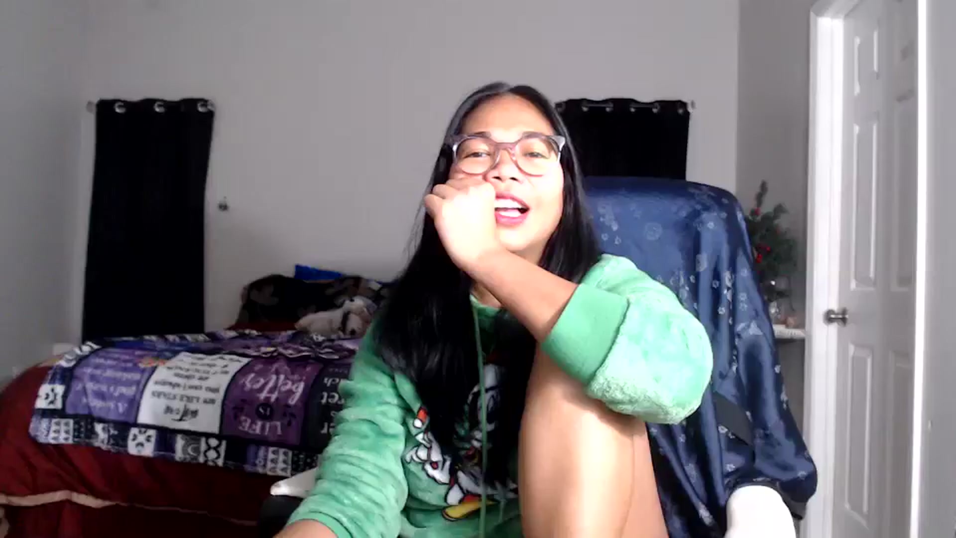 Gallery image thumbnail from Littlekai2025's myfreecams stream on, 12/21/2025, 24:54 image 11 of 20