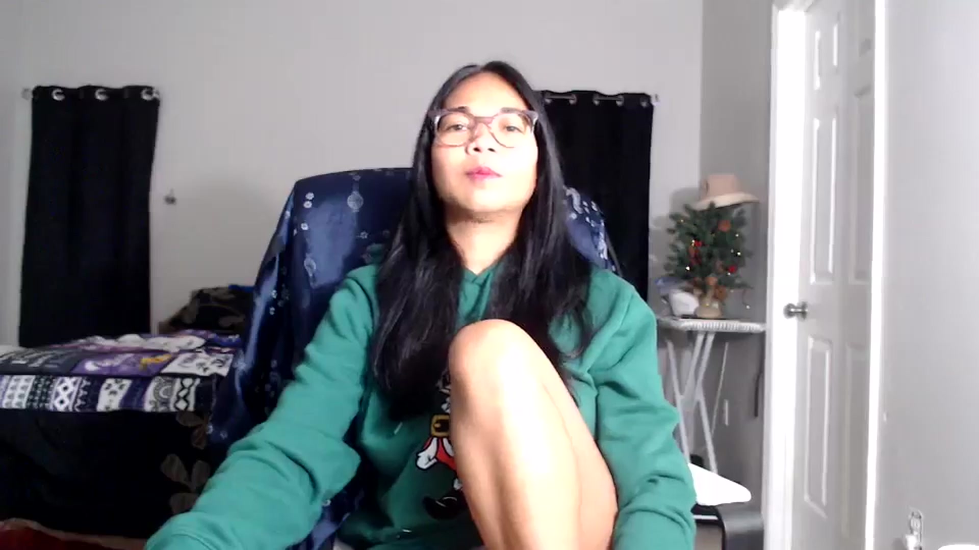 Gallery image thumbnail from Littlekai2025's myfreecams stream on, 12/24/2025, 01:27 image 17 of 20