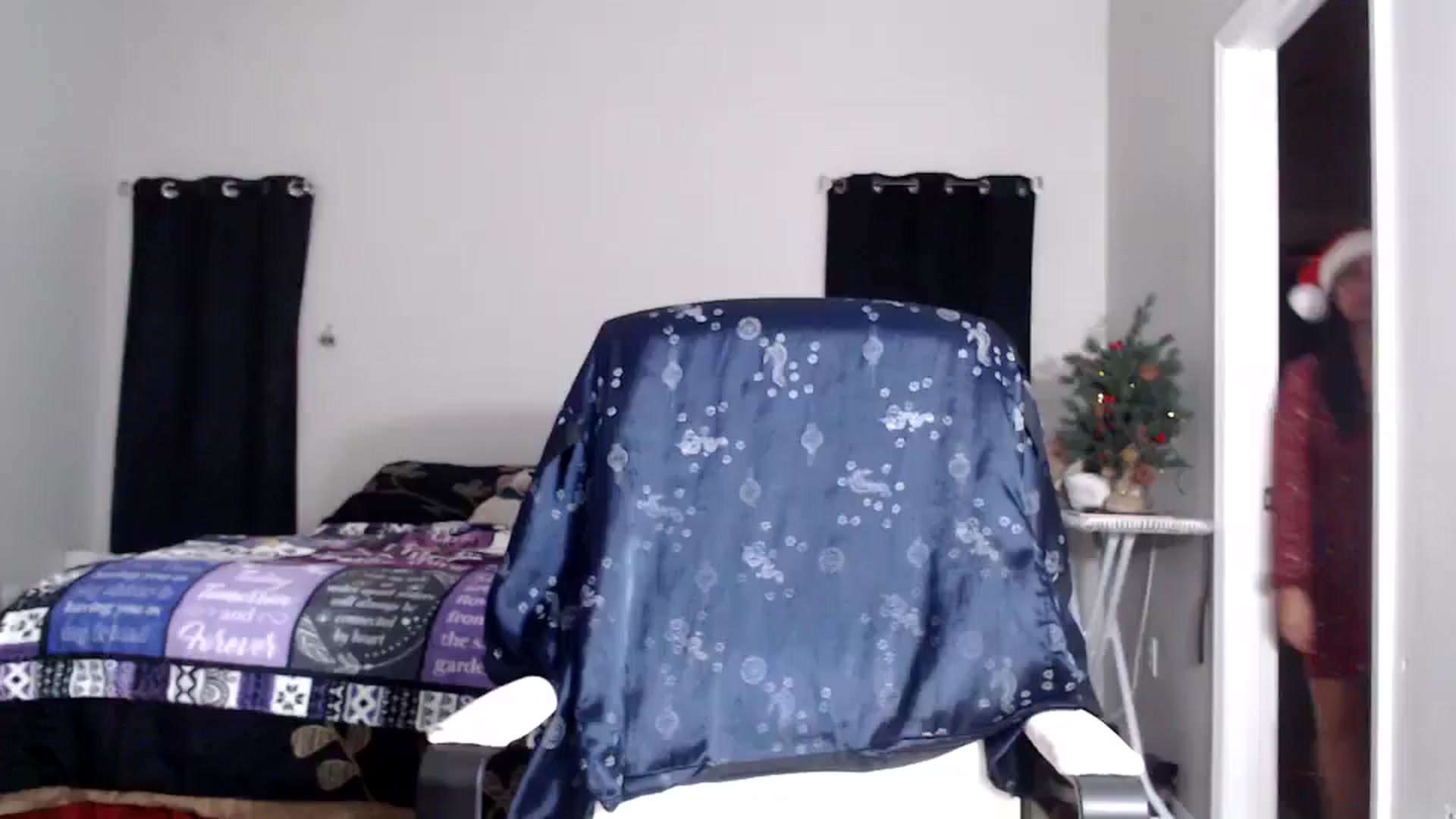 Gallery image thumbnail from Littlekai2025's myfreecams stream on, 12/25/2025, 02:24 image 9 of 20
