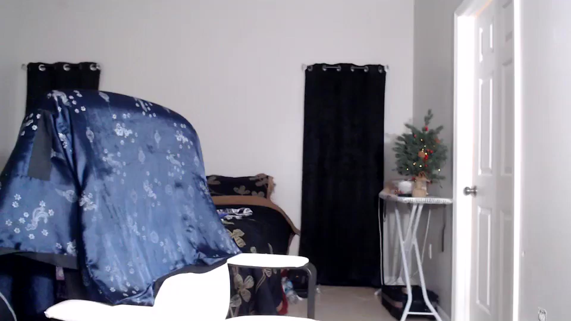 Gallery image thumbnail from Littlekai2025's myfreecams stream on, 12/26/2025, 01:52 image 10 of 20